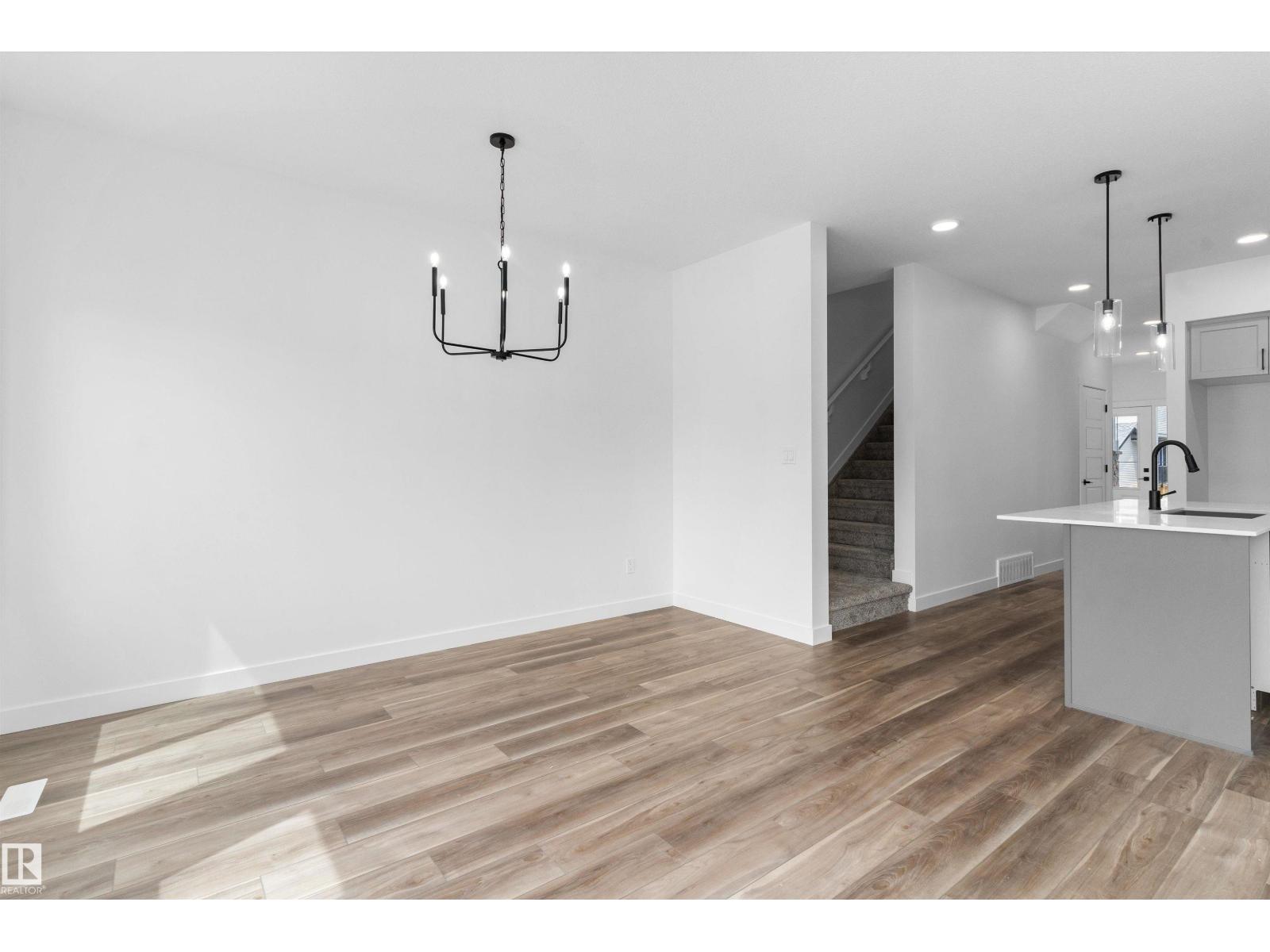 20615 43 Av Nw Property Photo 6