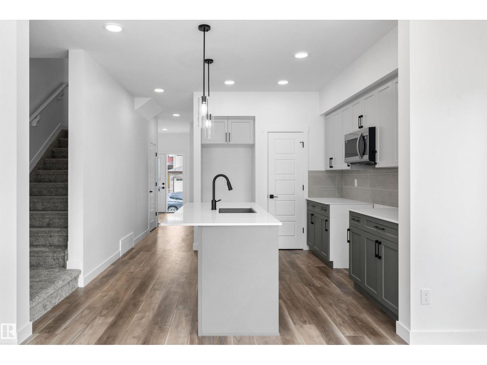 20615 43 Av Nw Property Photo 12