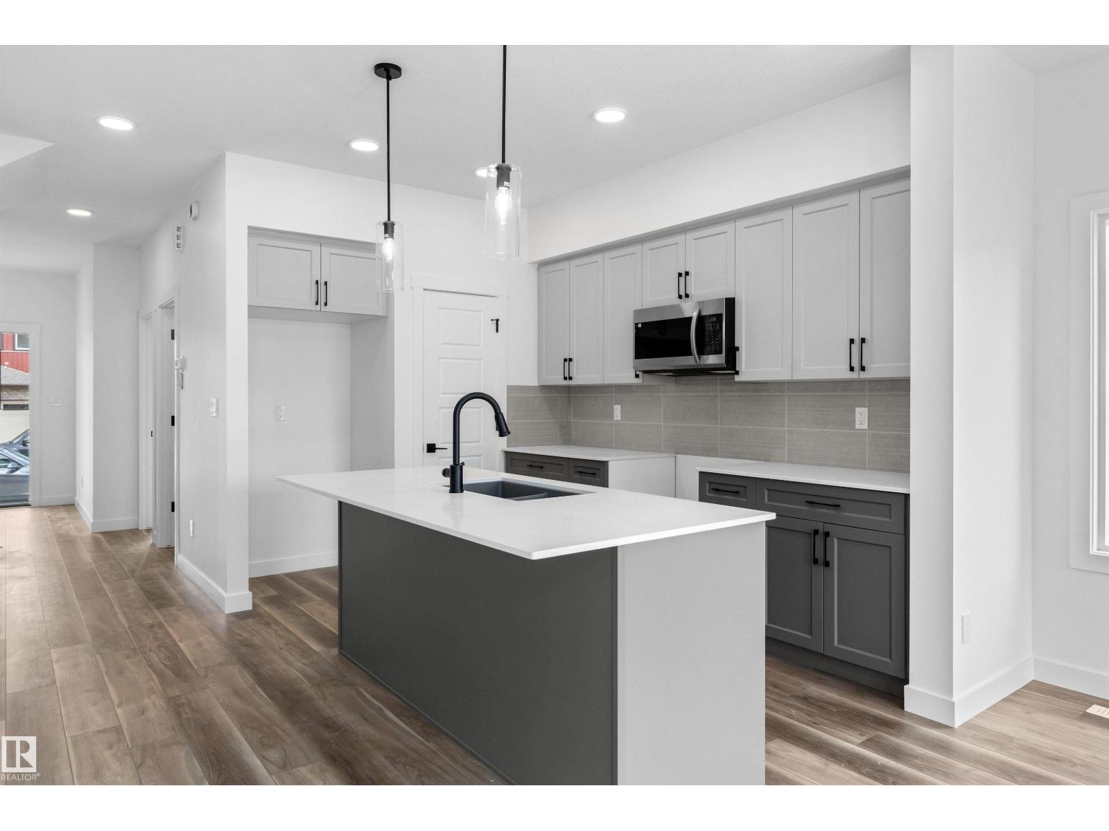20615 43 Av Nw Property Photo 13