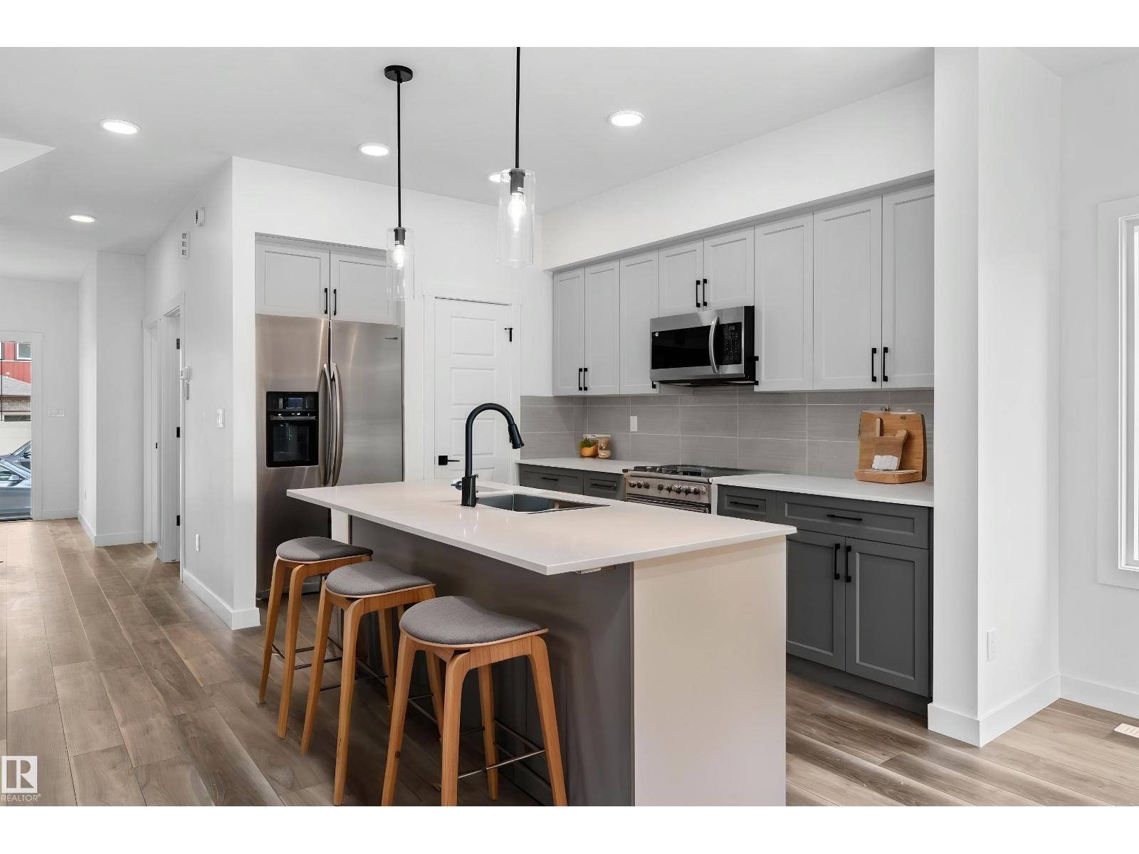 20615 43 Av Nw Property Photo 14