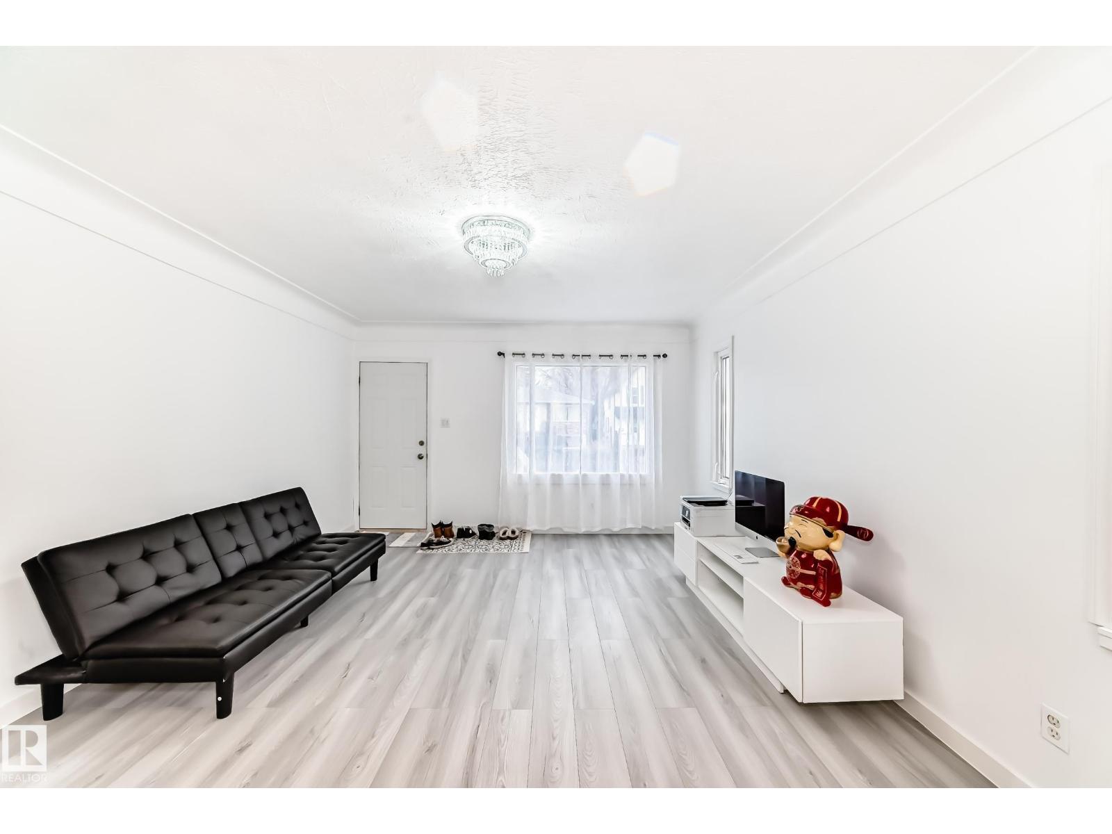 9221 110 Av Nw Property Photo 4