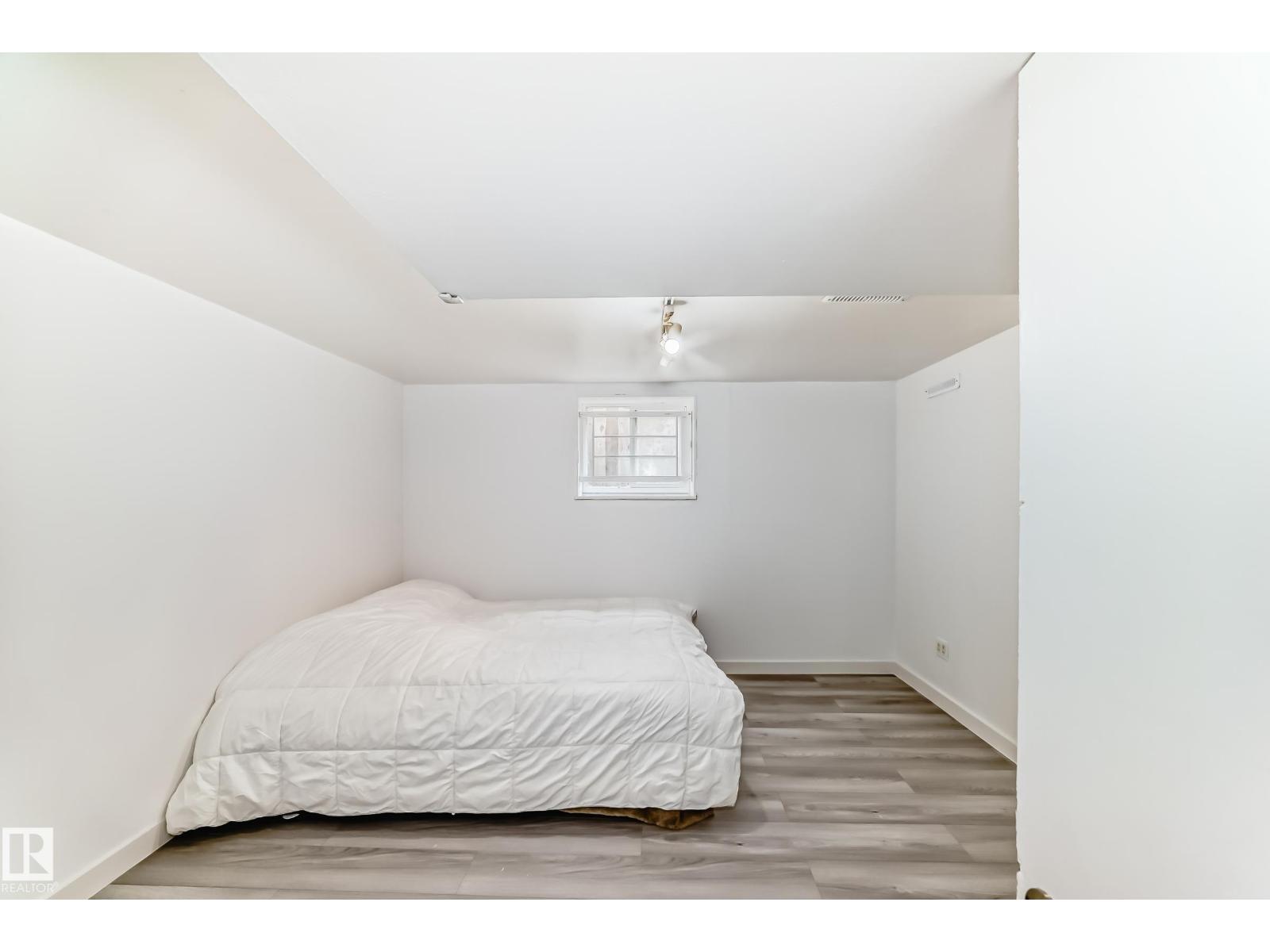 9221 110 Av Nw Property Photo 23