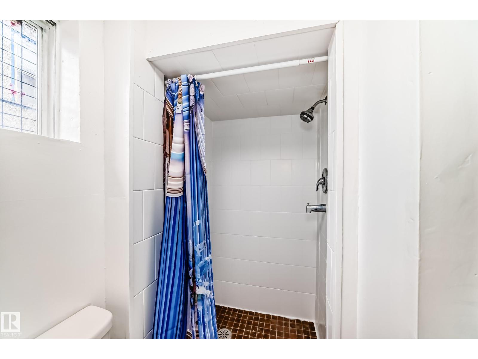 9221 110 Av Nw Property Photo 27