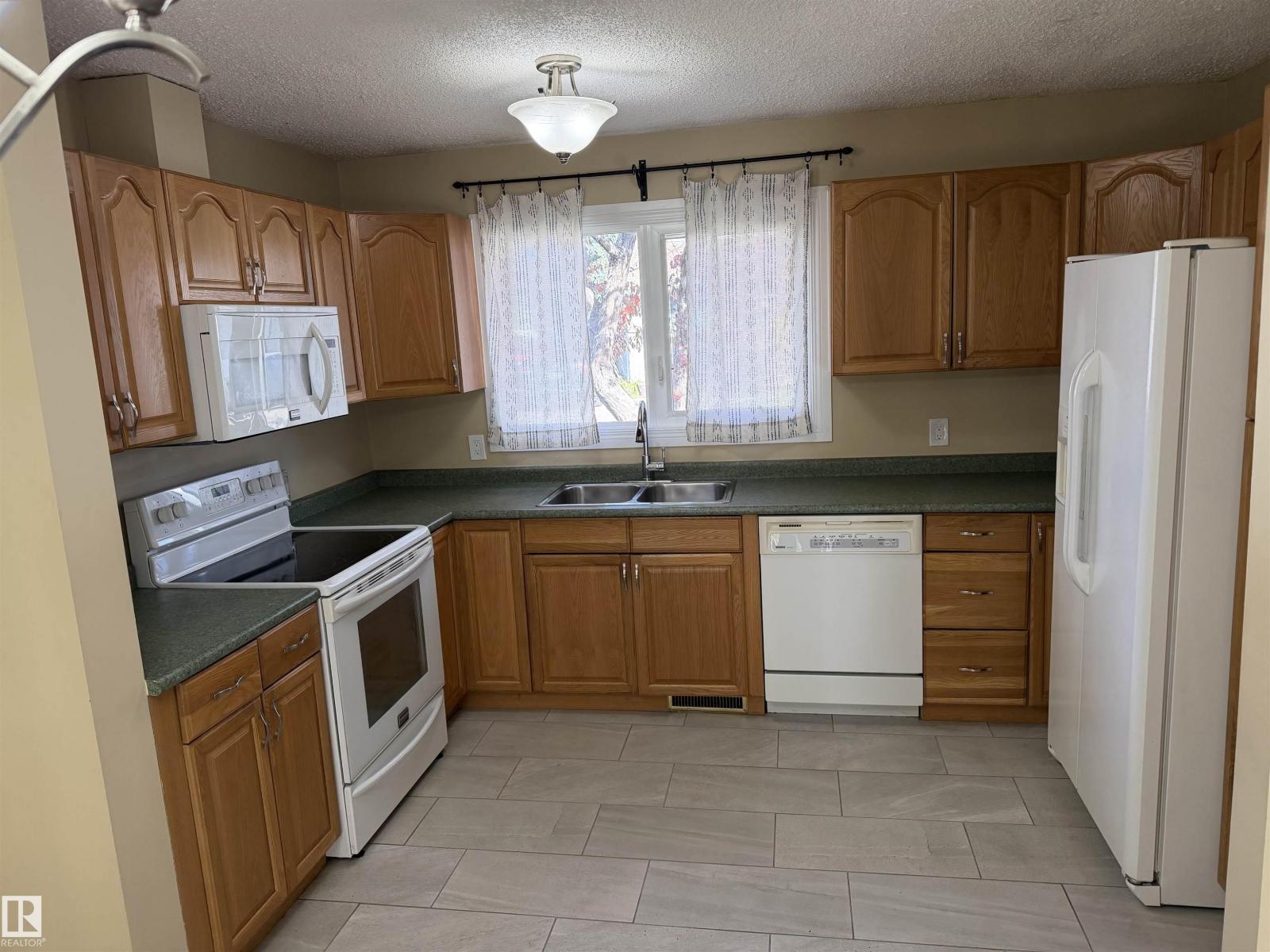 9561a 180a St Nw Property Photo 2