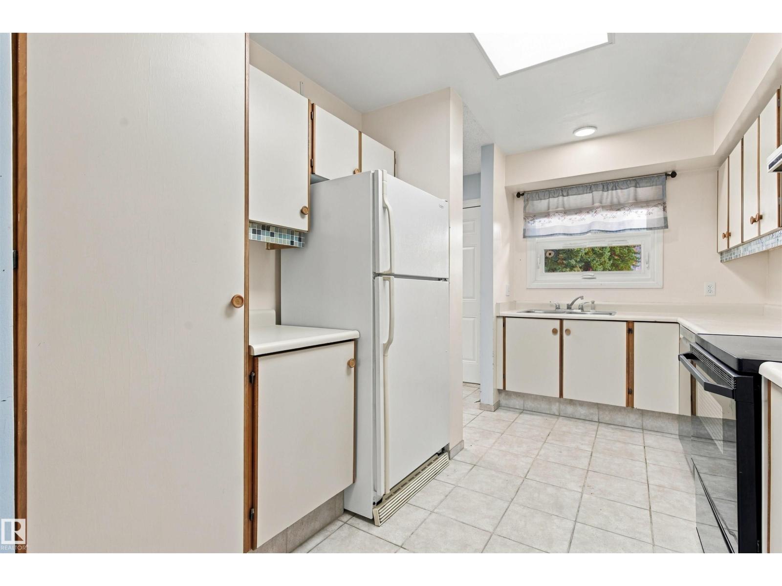 10619 Beaumaris Rd Nw Property Photo 8