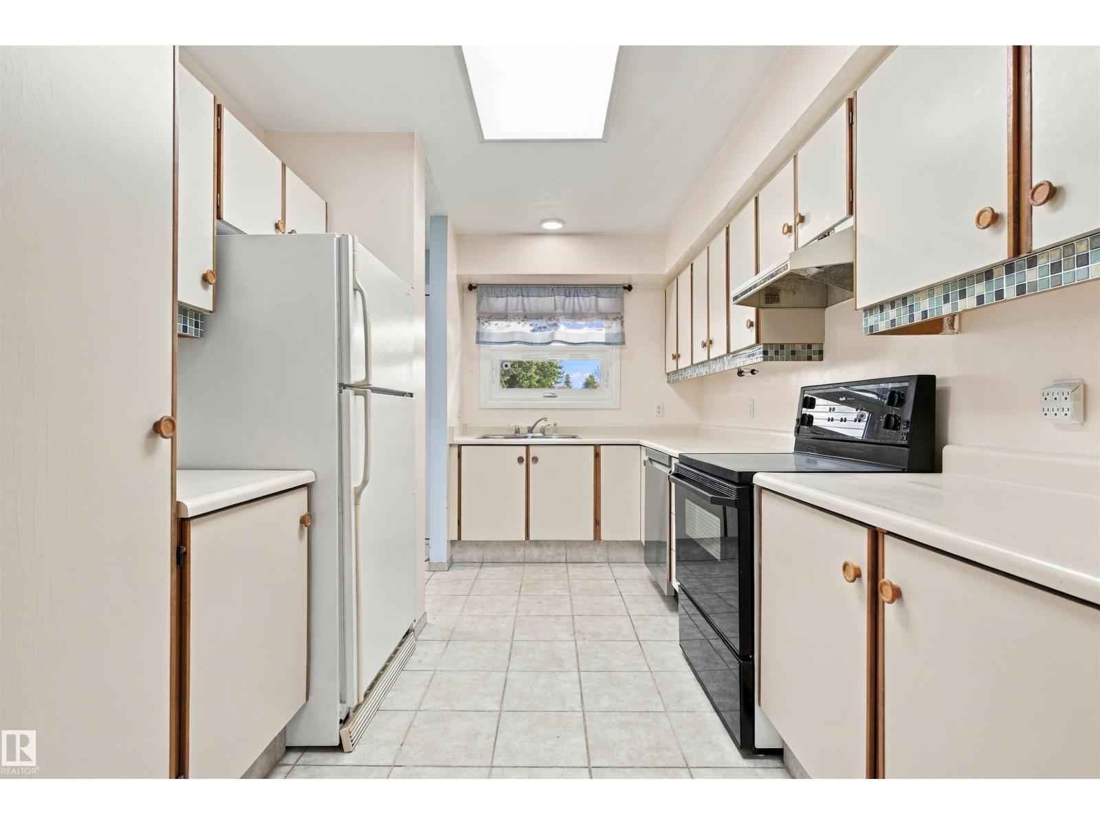 10619 Beaumaris Rd Nw Property Photo 9