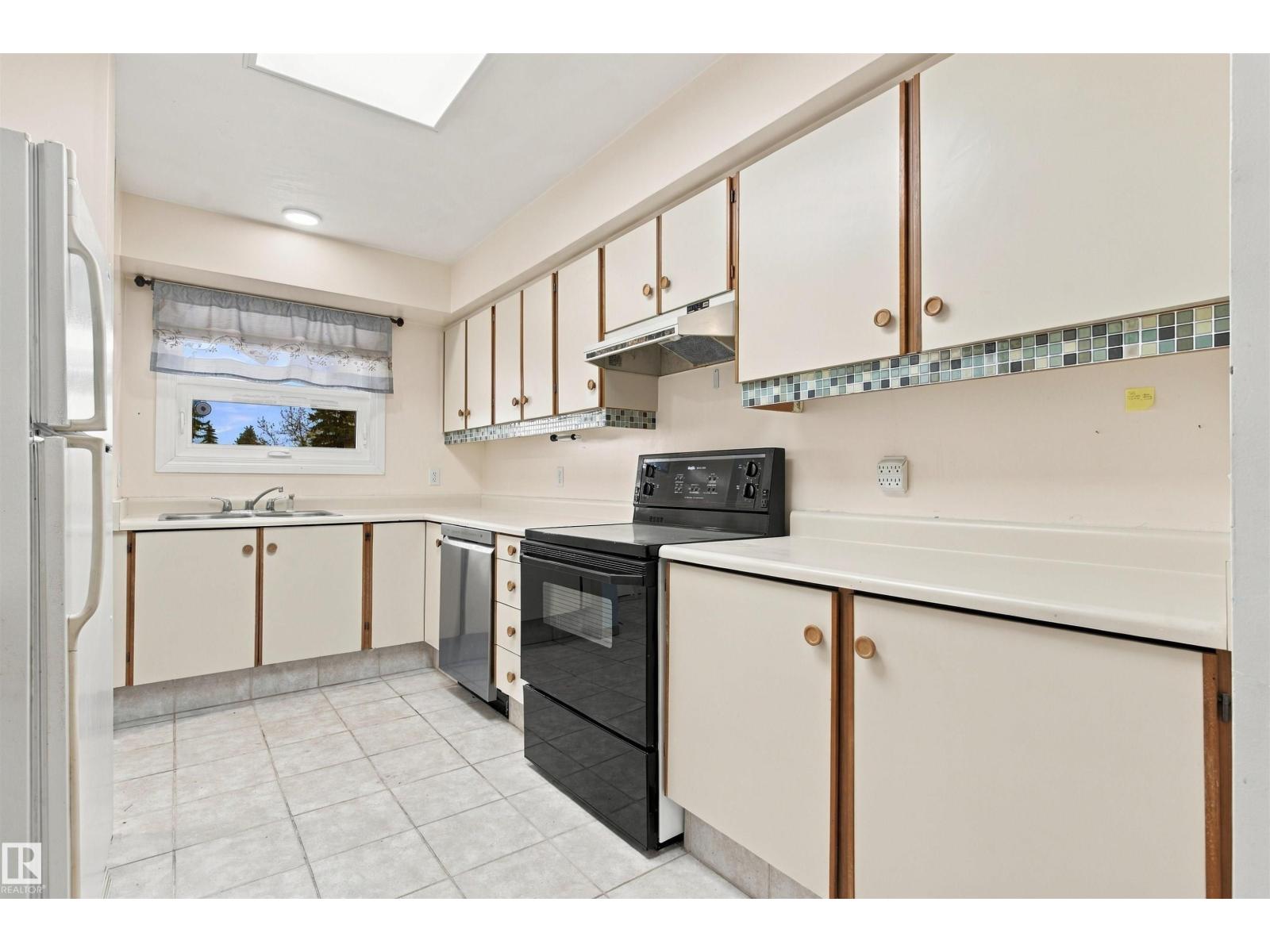 10619 Beaumaris Rd Nw Property Photo 10