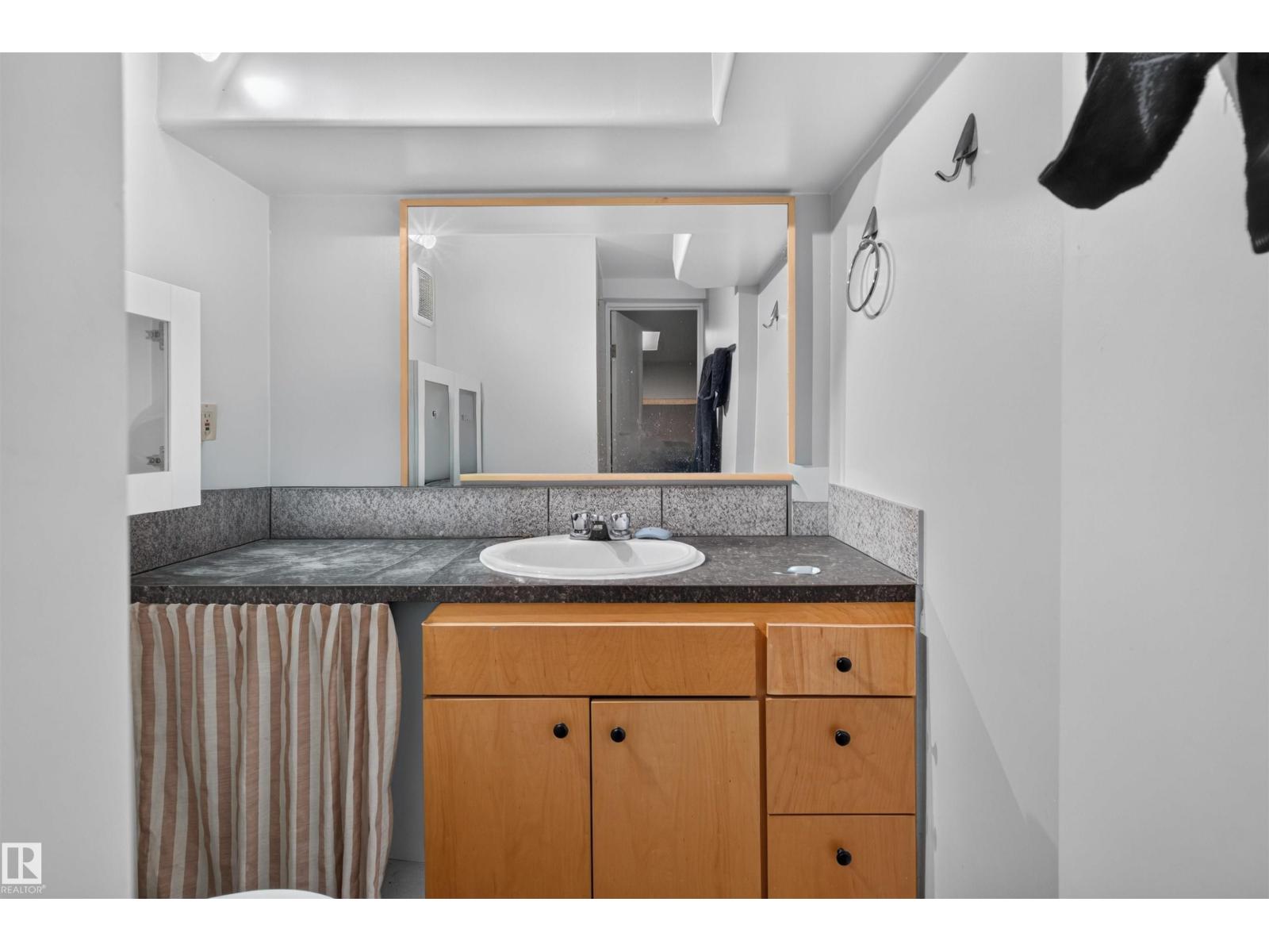 10831 80 Av Nw Property Photo 22
