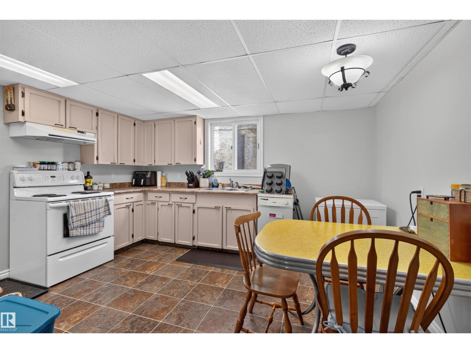 10831 80 Av Nw Property Photo 26