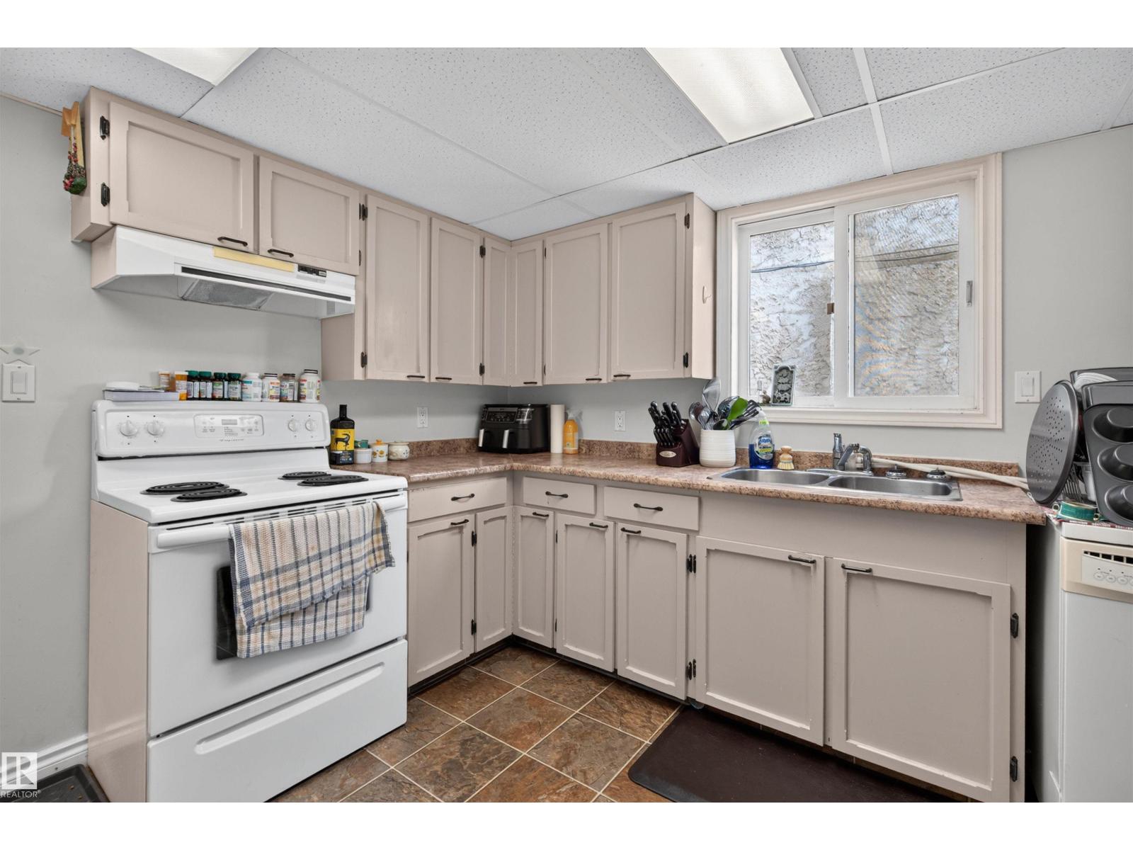 10831 80 Av Nw Property Photo 28