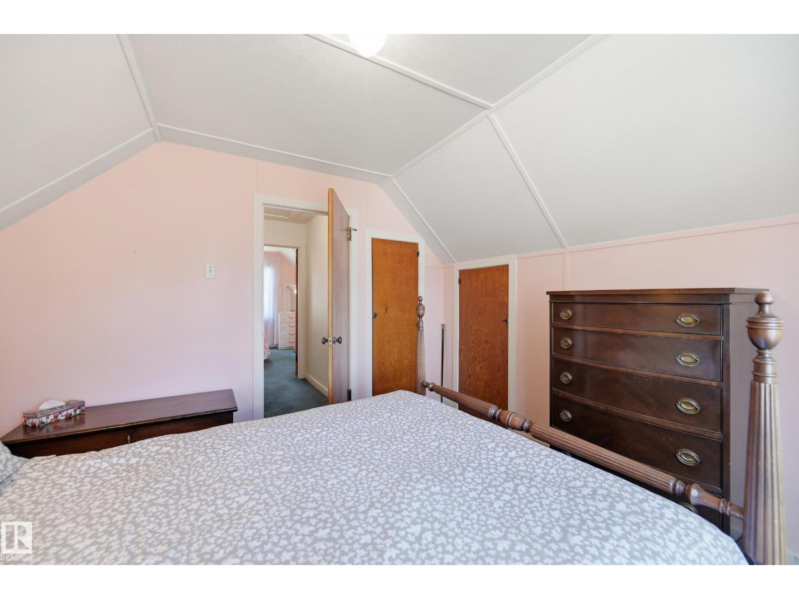 11518 101 St Nw Property Photo 26