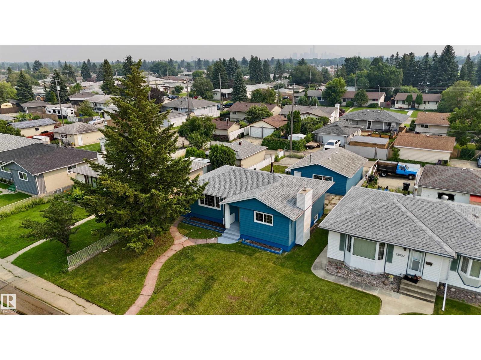 12023 137 Av Nw Property Photo 2