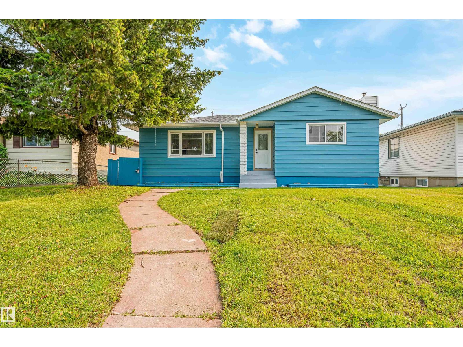 12023 137 Av Nw Property Photo 3