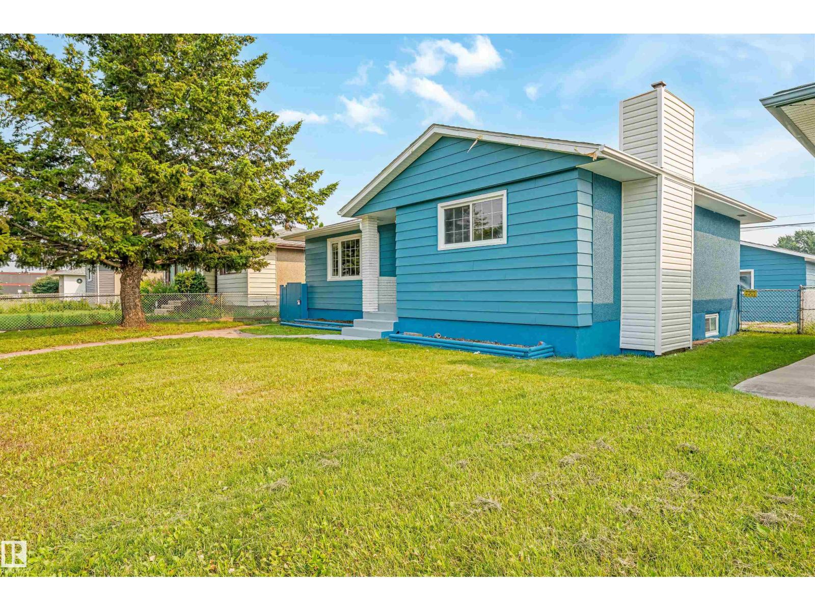 12023 137 Av Nw Property Photo 4