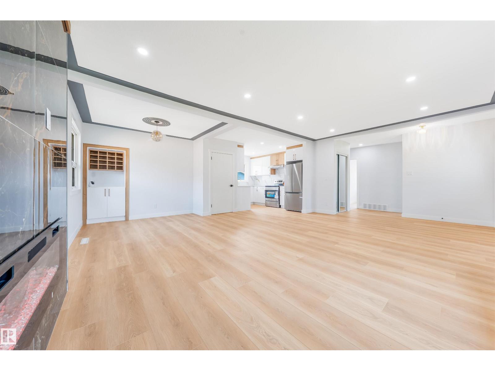12023 137 Av Nw Property Photo 8