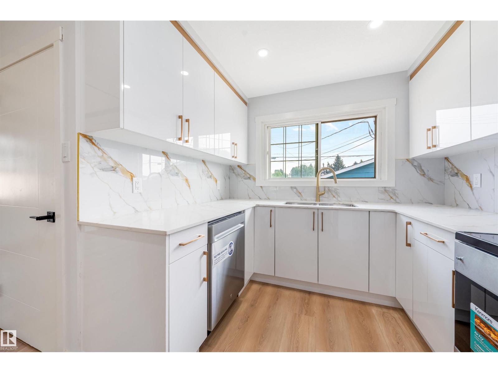 12023 137 Av Nw Property Photo 13
