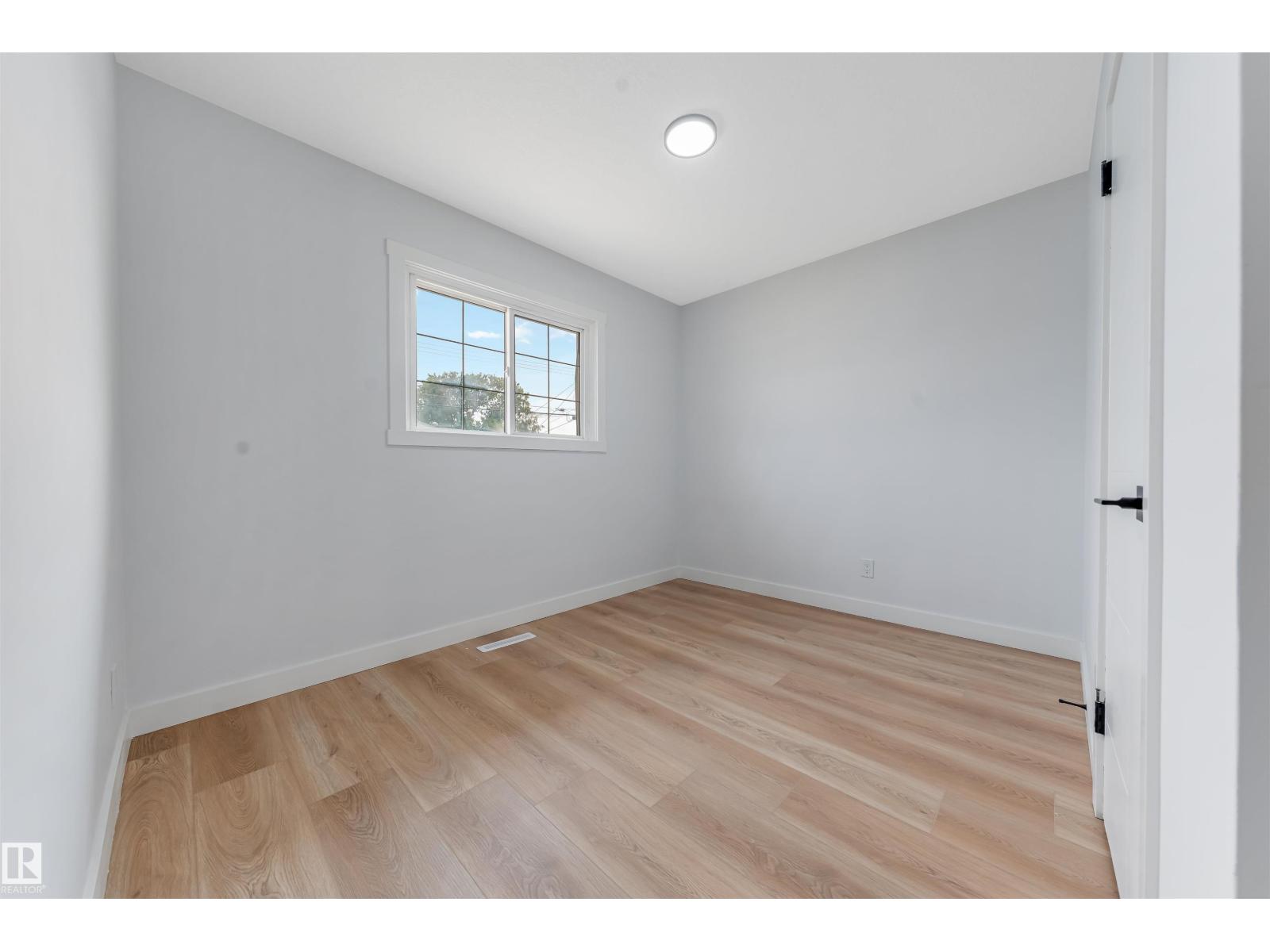 12023 137 Av Nw Property Photo 23