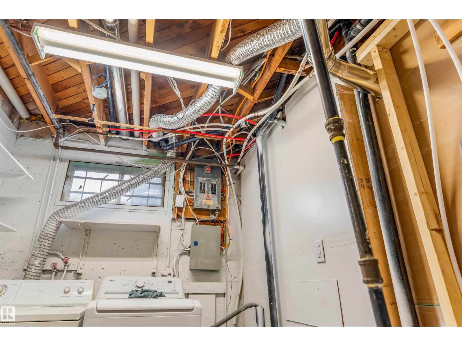 12023 137 Av Nw Property Photo 32