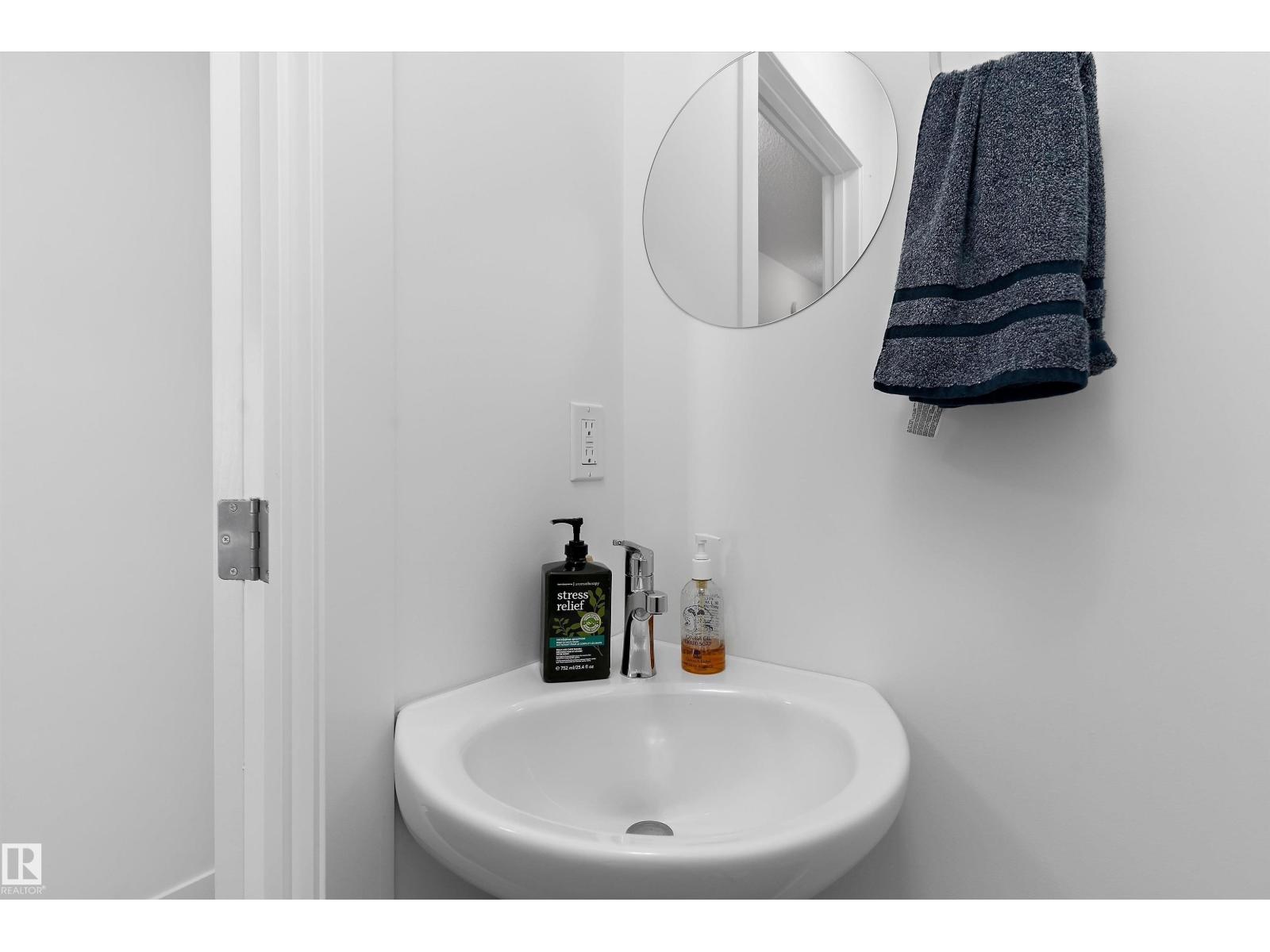 #8 13119 209 St Nw Property Photo 4
