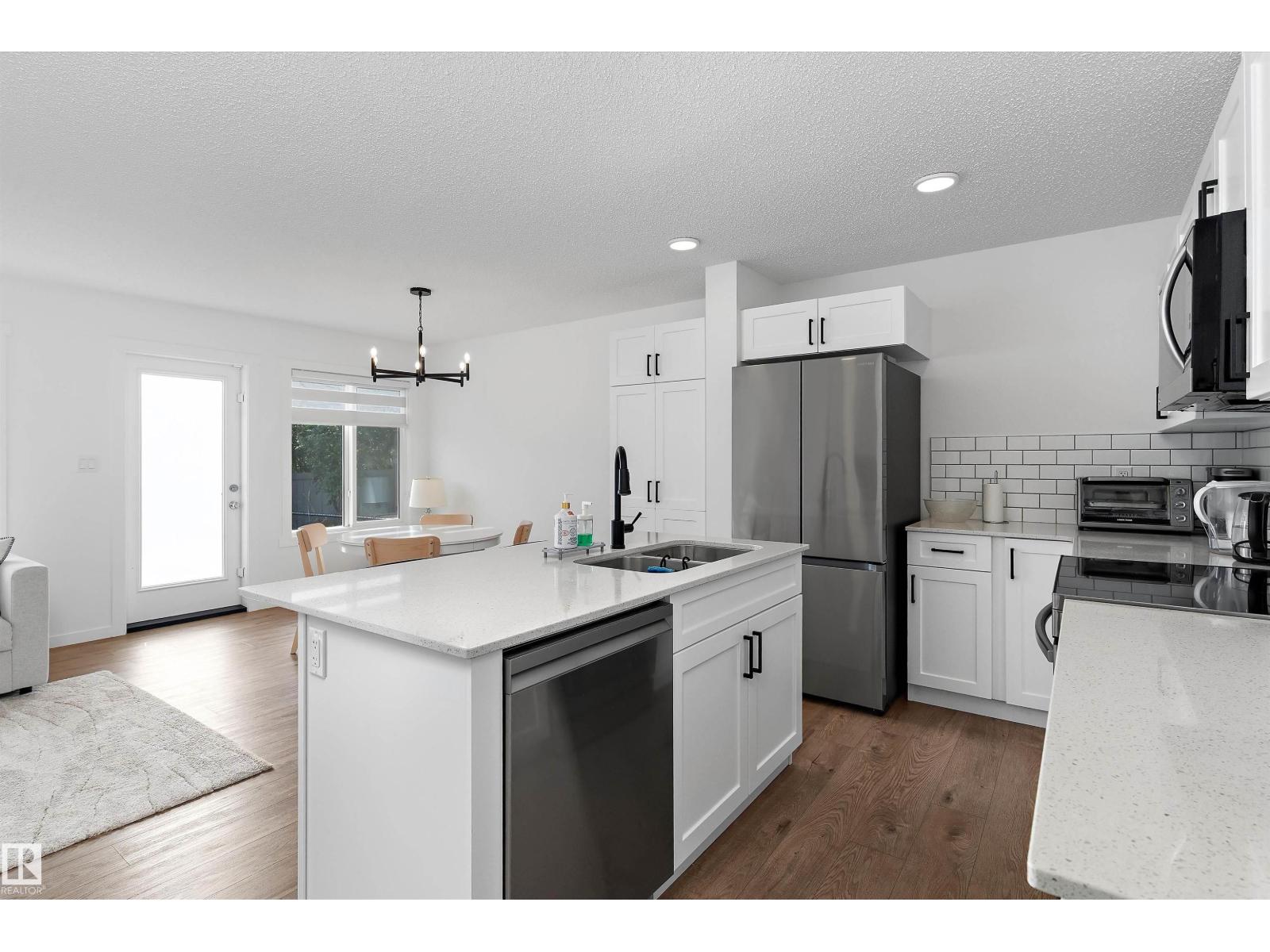 #8 13119 209 St Nw Property Photo 6