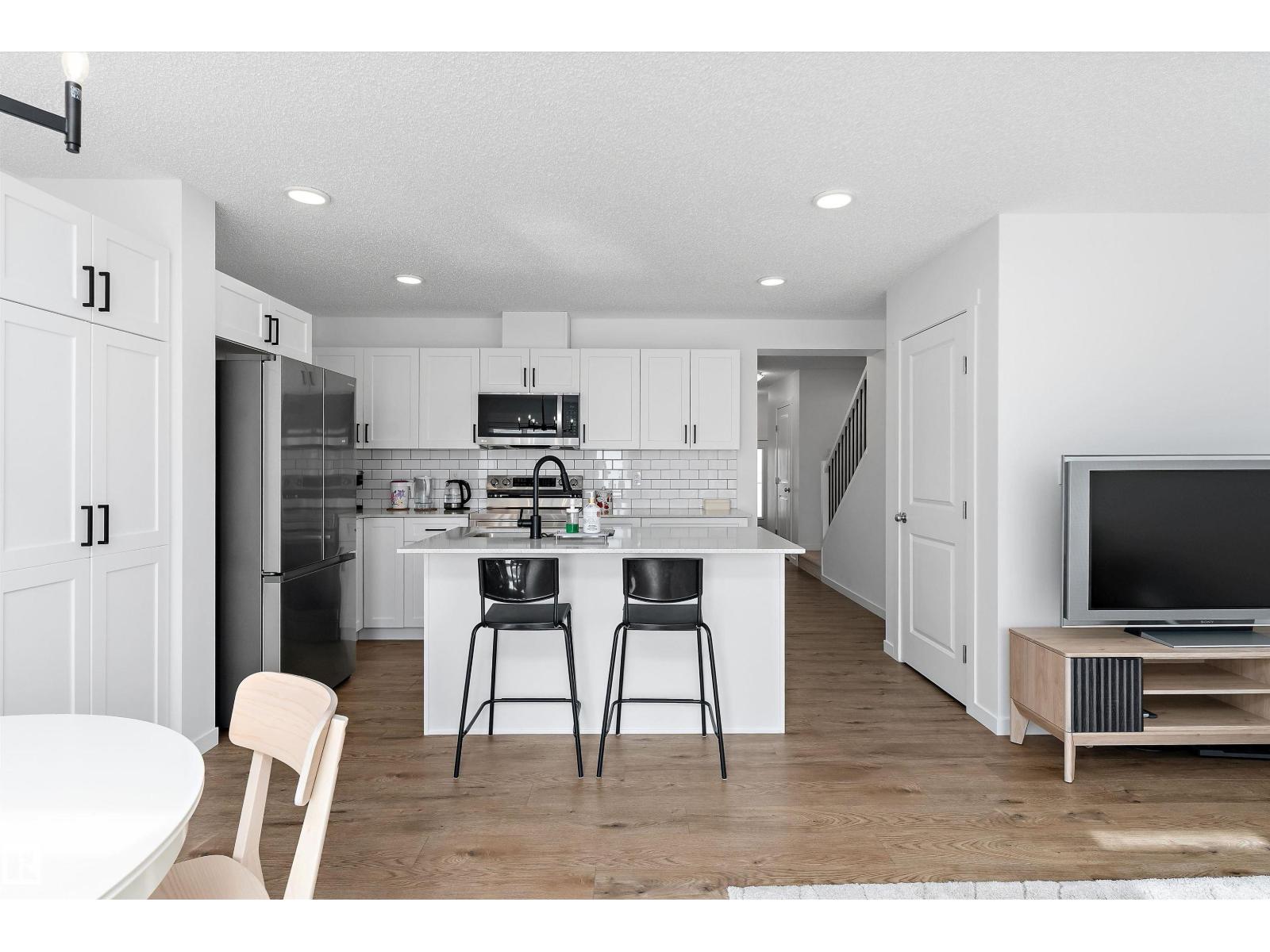 #8 13119 209 St Nw Property Photo 8