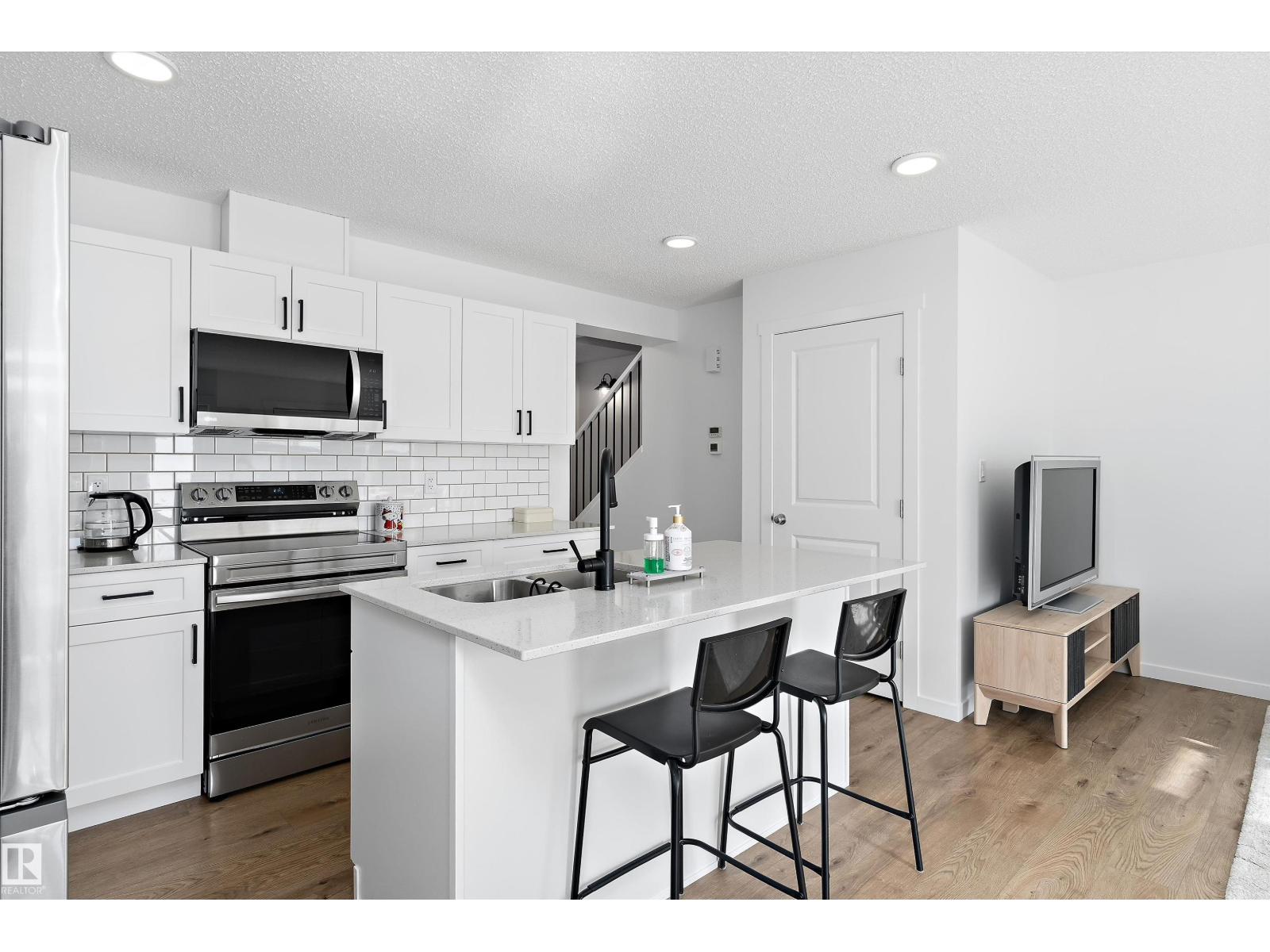 #8 13119 209 St Nw Property Photo 9