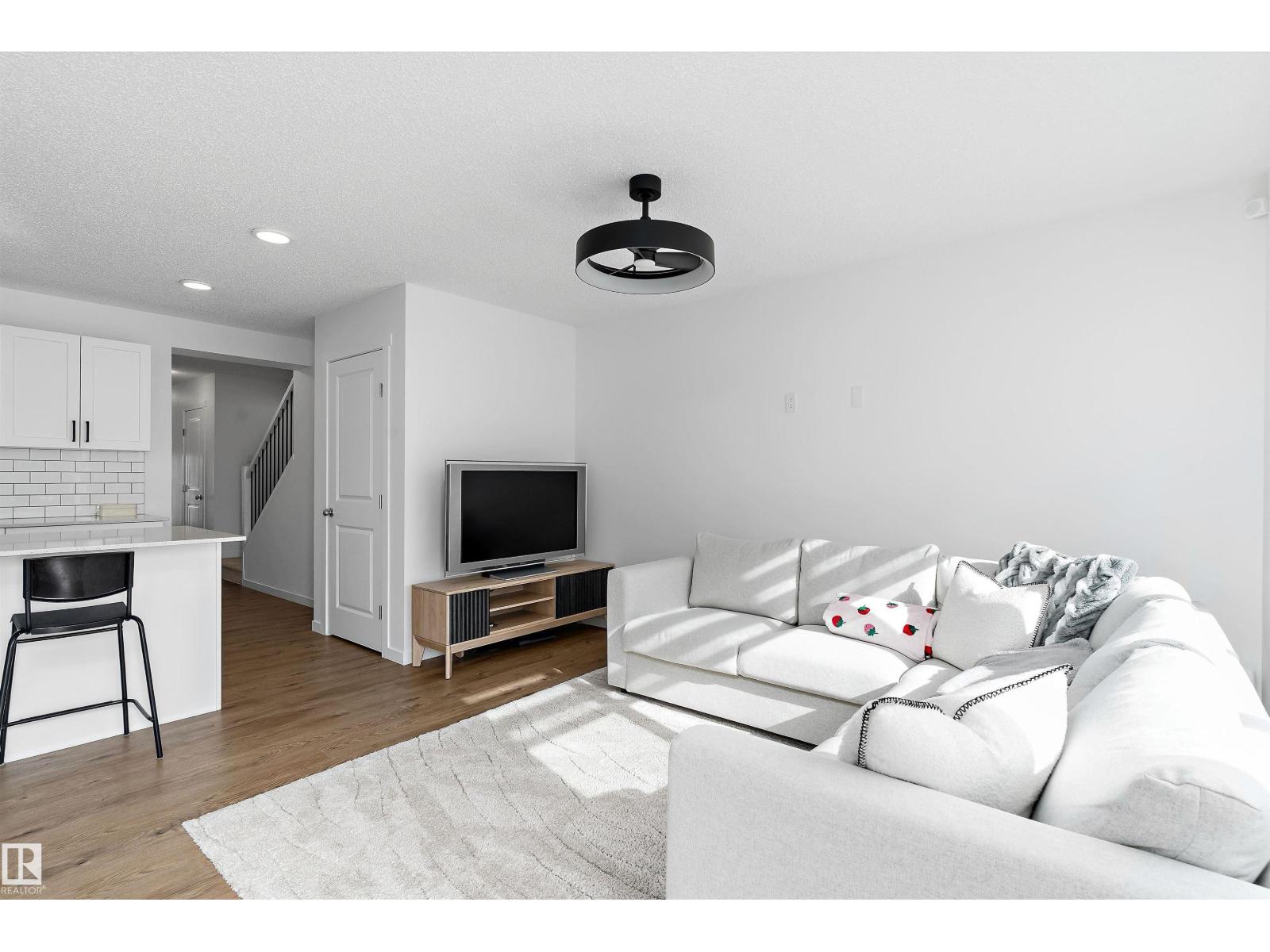#8 13119 209 St Nw Property Photo 11