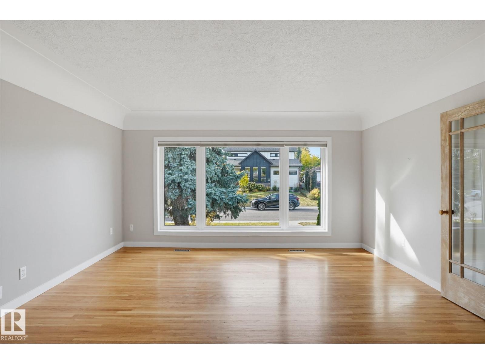 10807 134 St Nw Property Photo 4