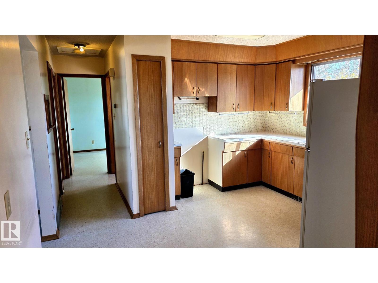 5517 49 St Property Photo 4