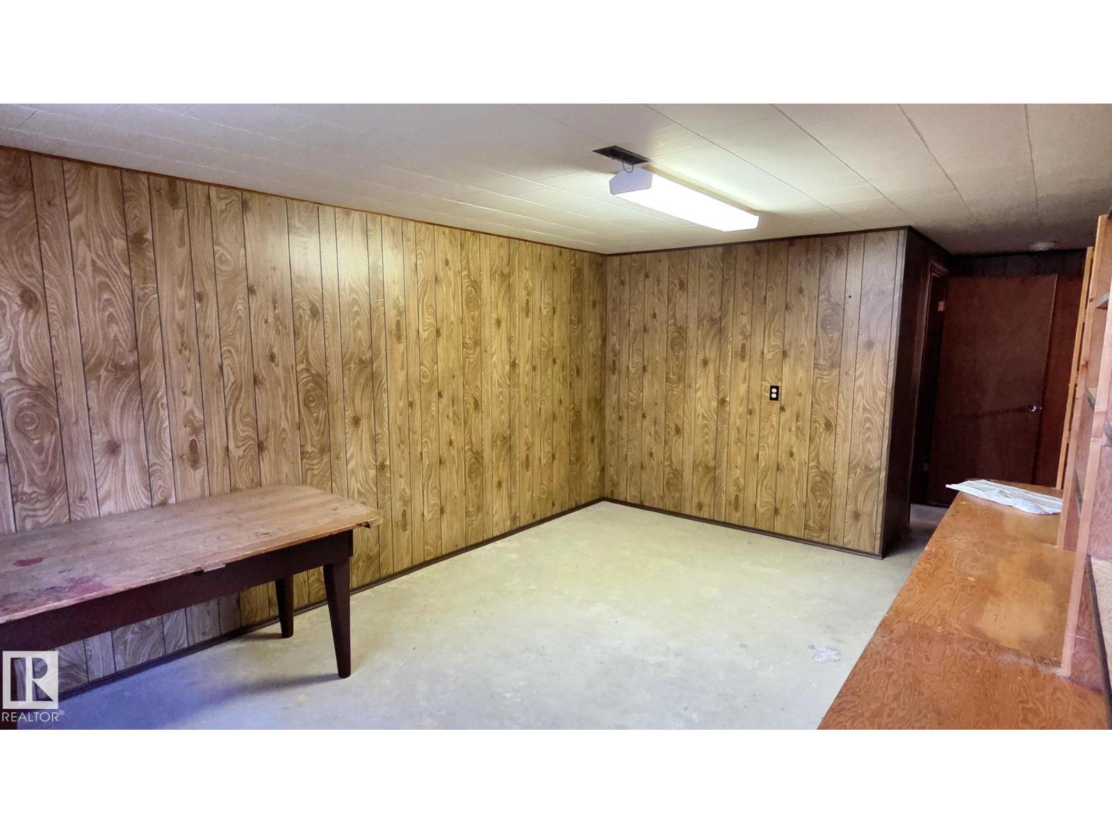 5517 49 St Property Photo 12