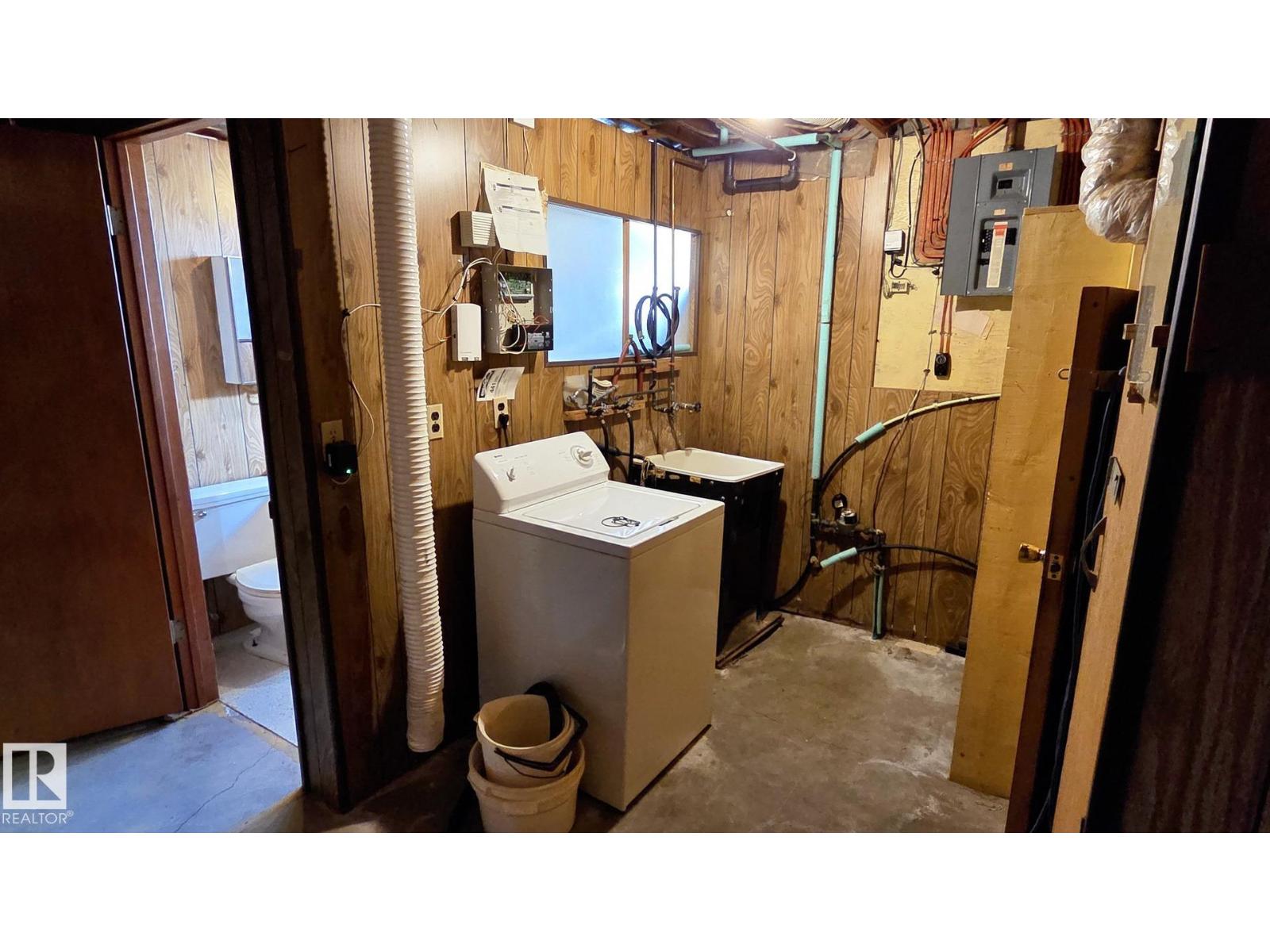 5517 49 St Property Photo 18