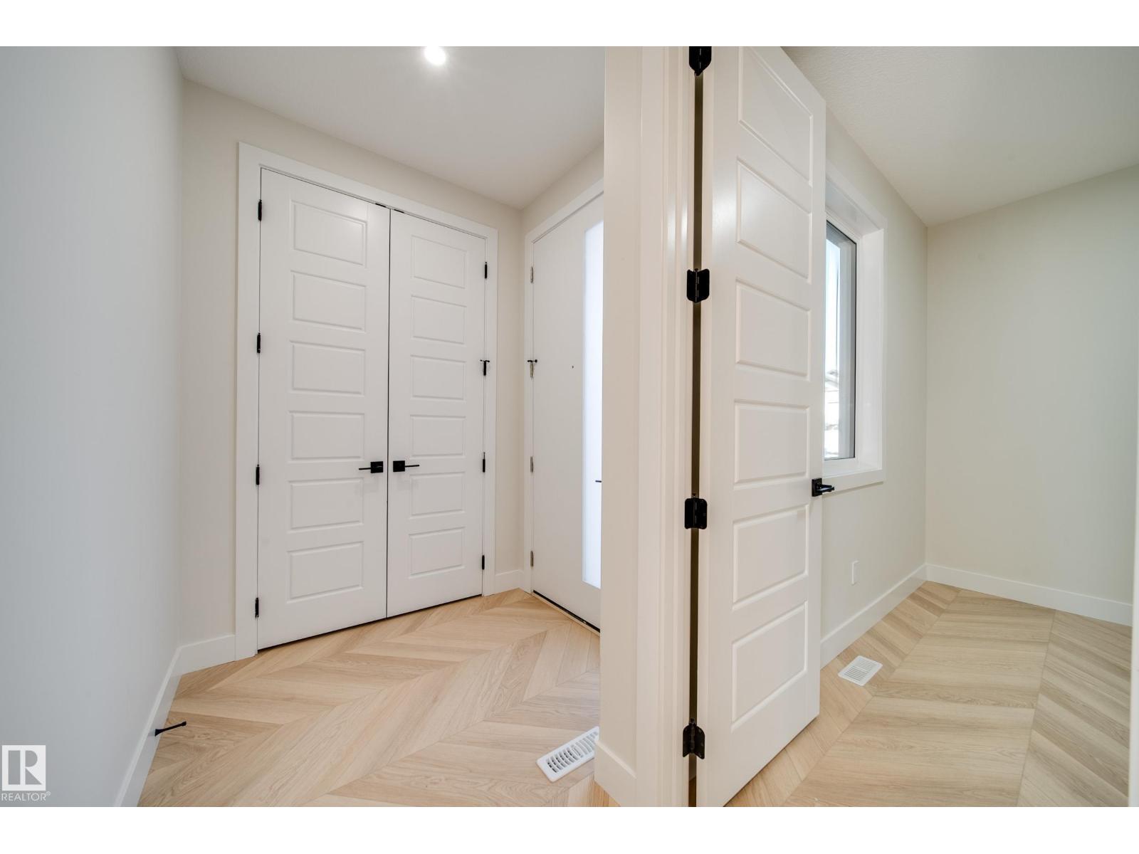 8523 183 Av Nw Property Photo 3
