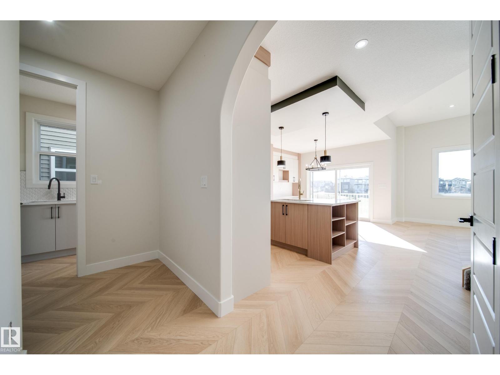8523 183 Av Nw Property Photo 4