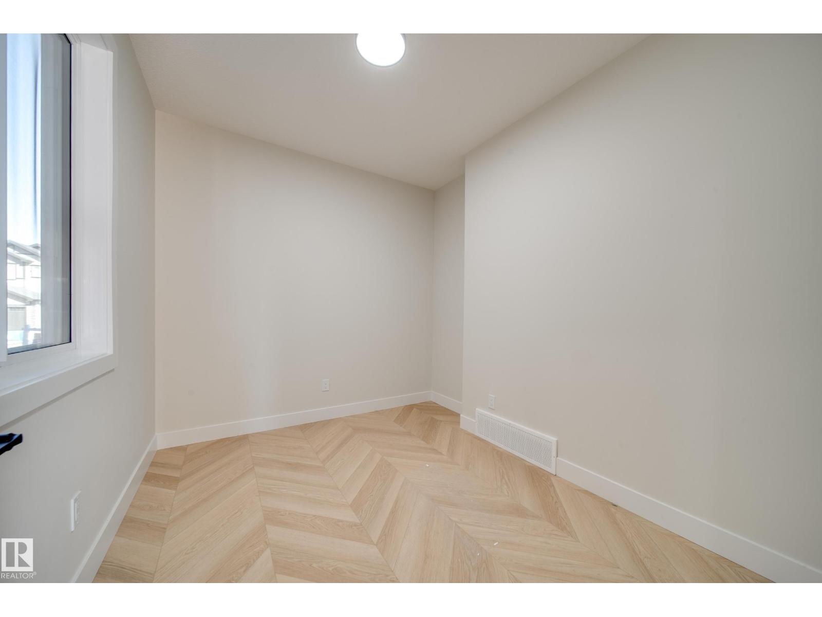 8523 183 Av Nw Property Photo 5