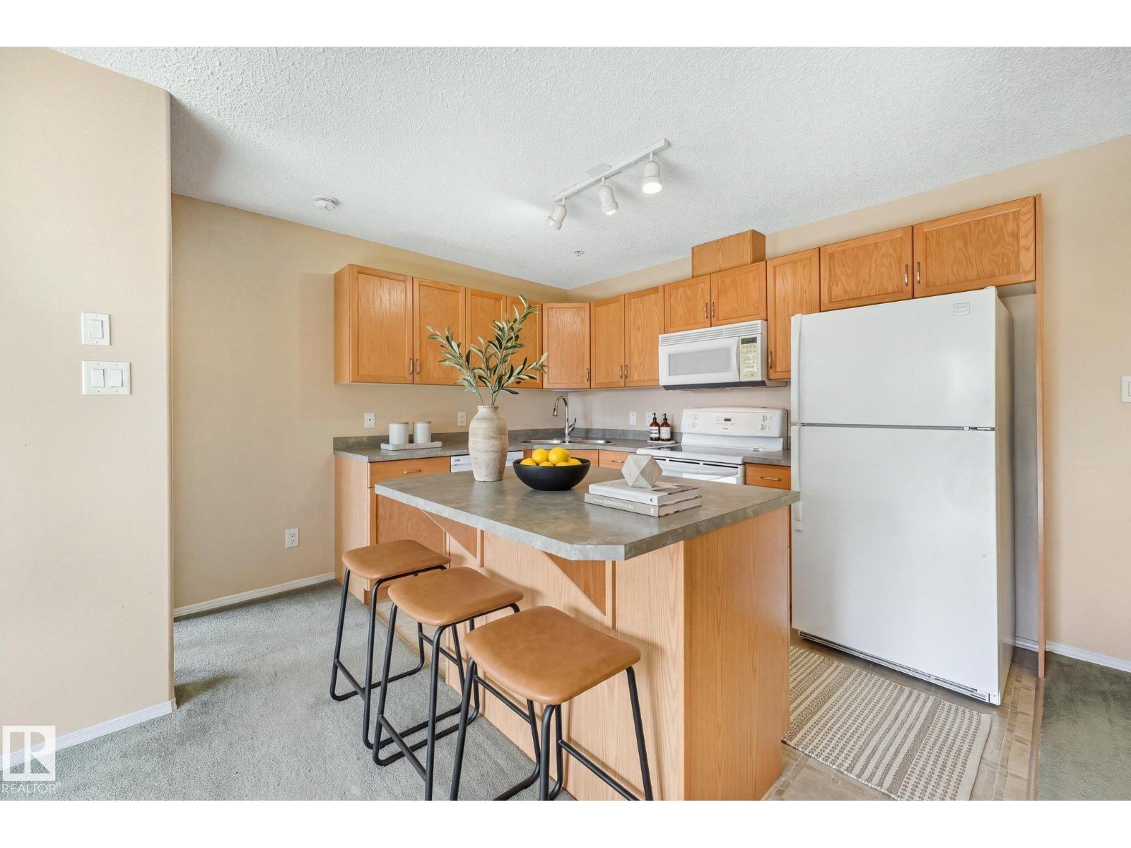 #204 16303 95 St Nw Property Photo 6