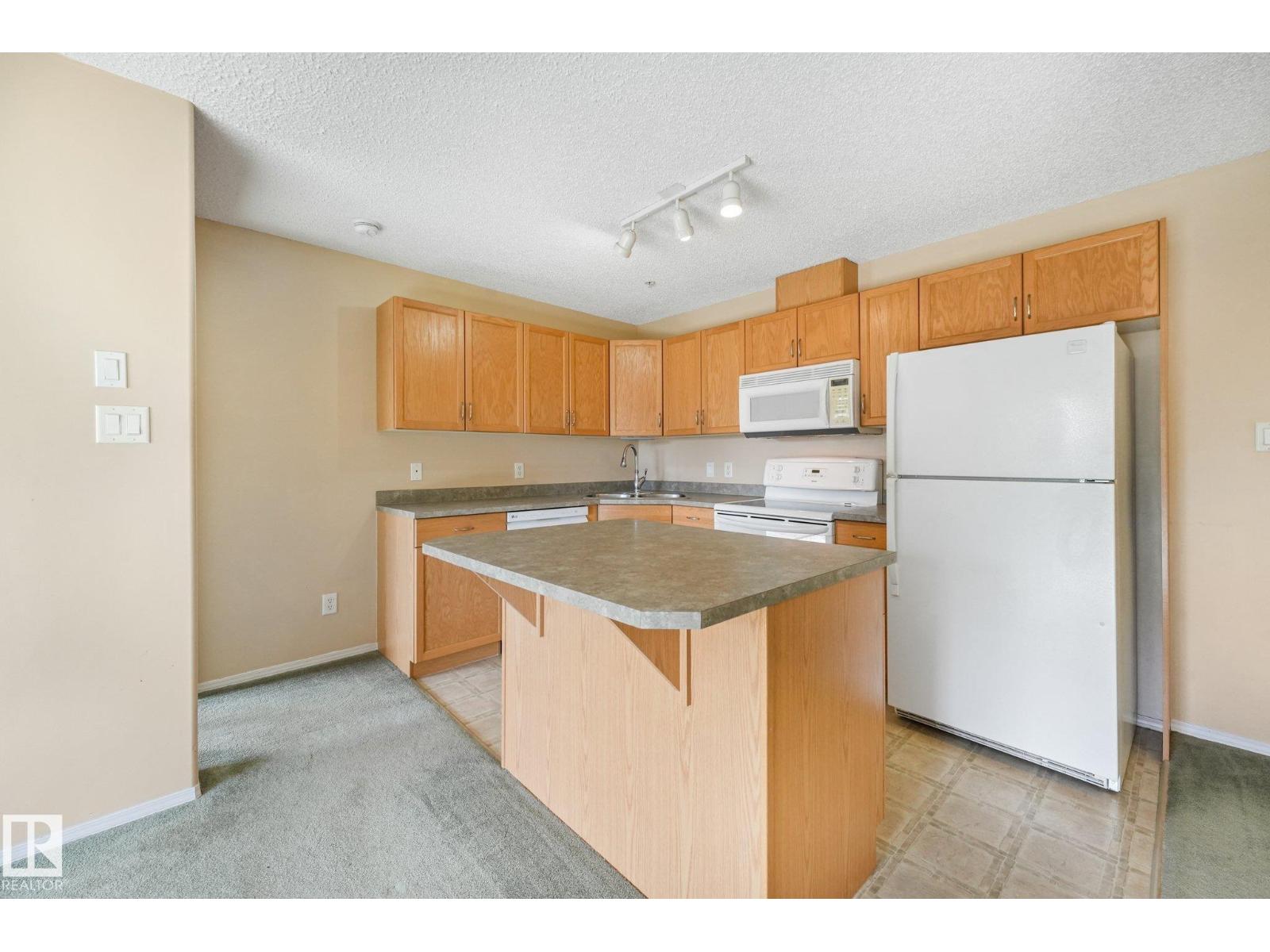 #204 16303 95 St Nw Property Photo 7