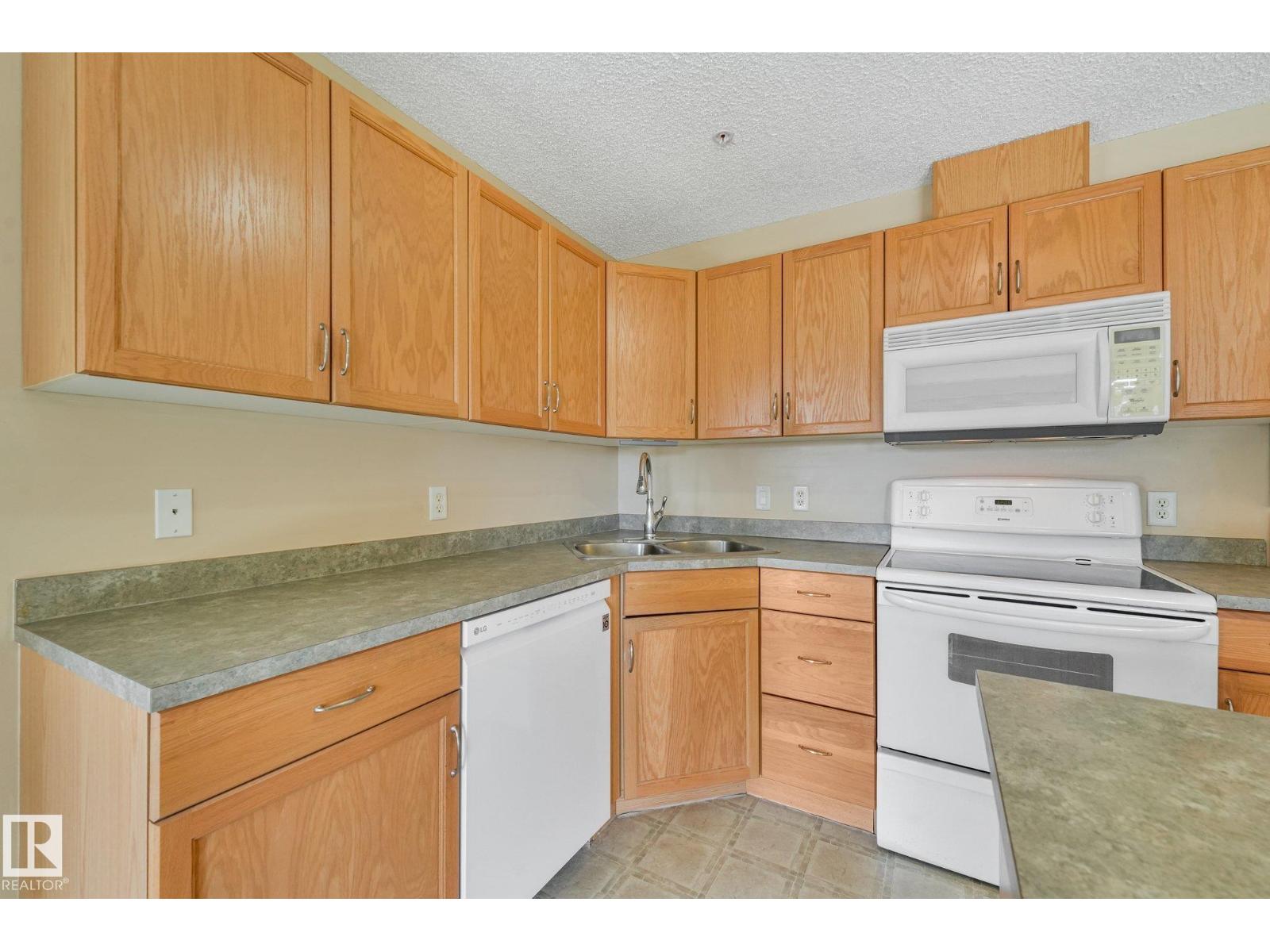 #204 16303 95 St Nw Property Photo 8