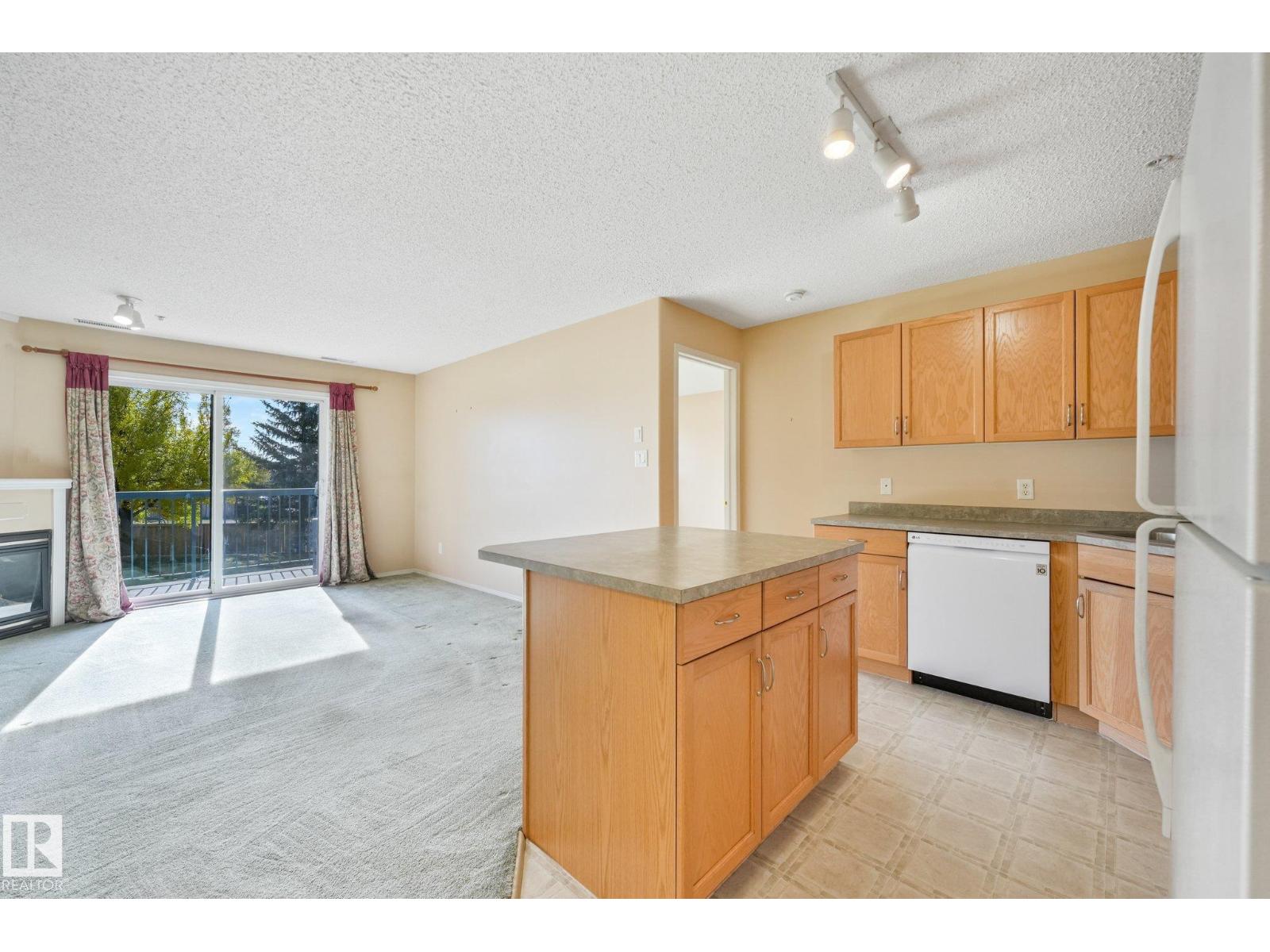 #204 16303 95 St Nw Property Photo 10