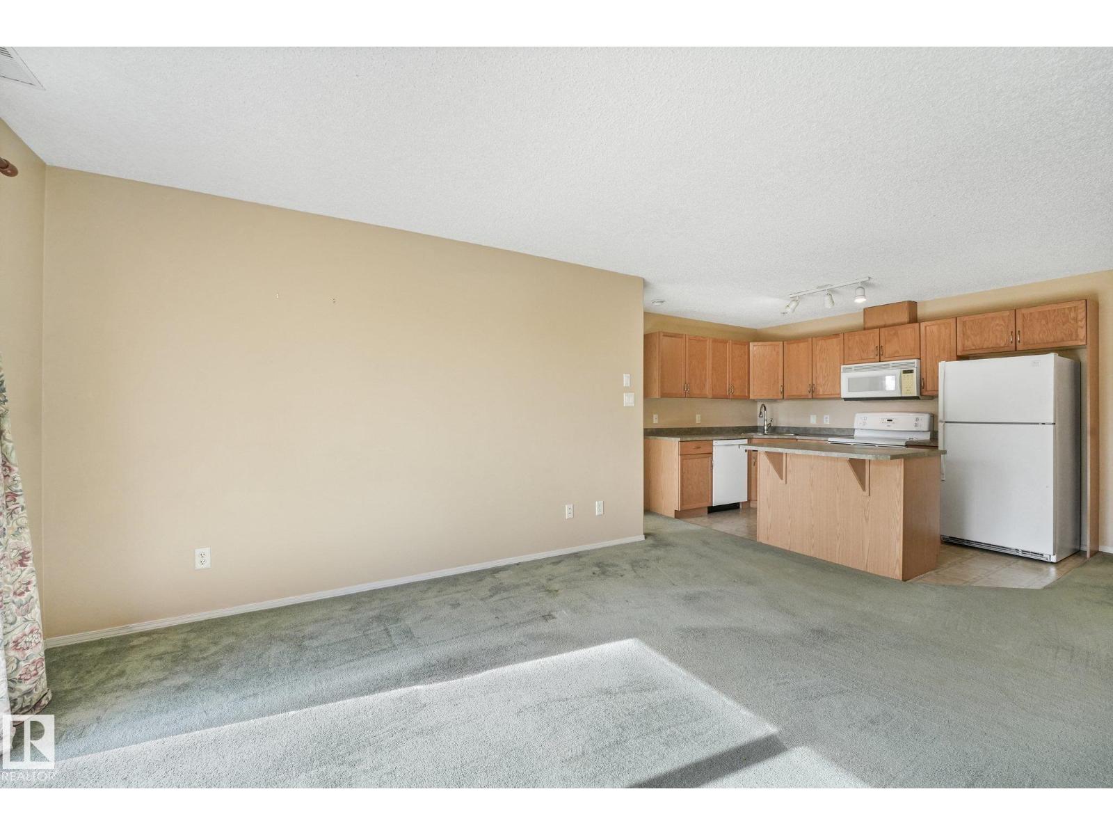 #204 16303 95 St Nw Property Photo 11