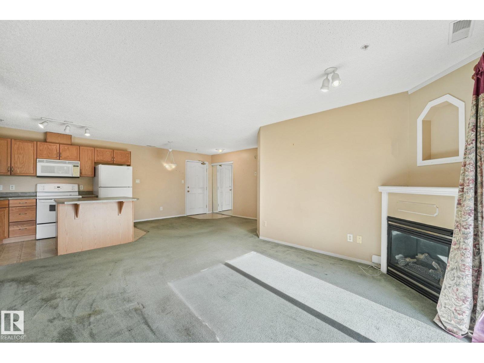 #204 16303 95 St Nw Property Photo 12