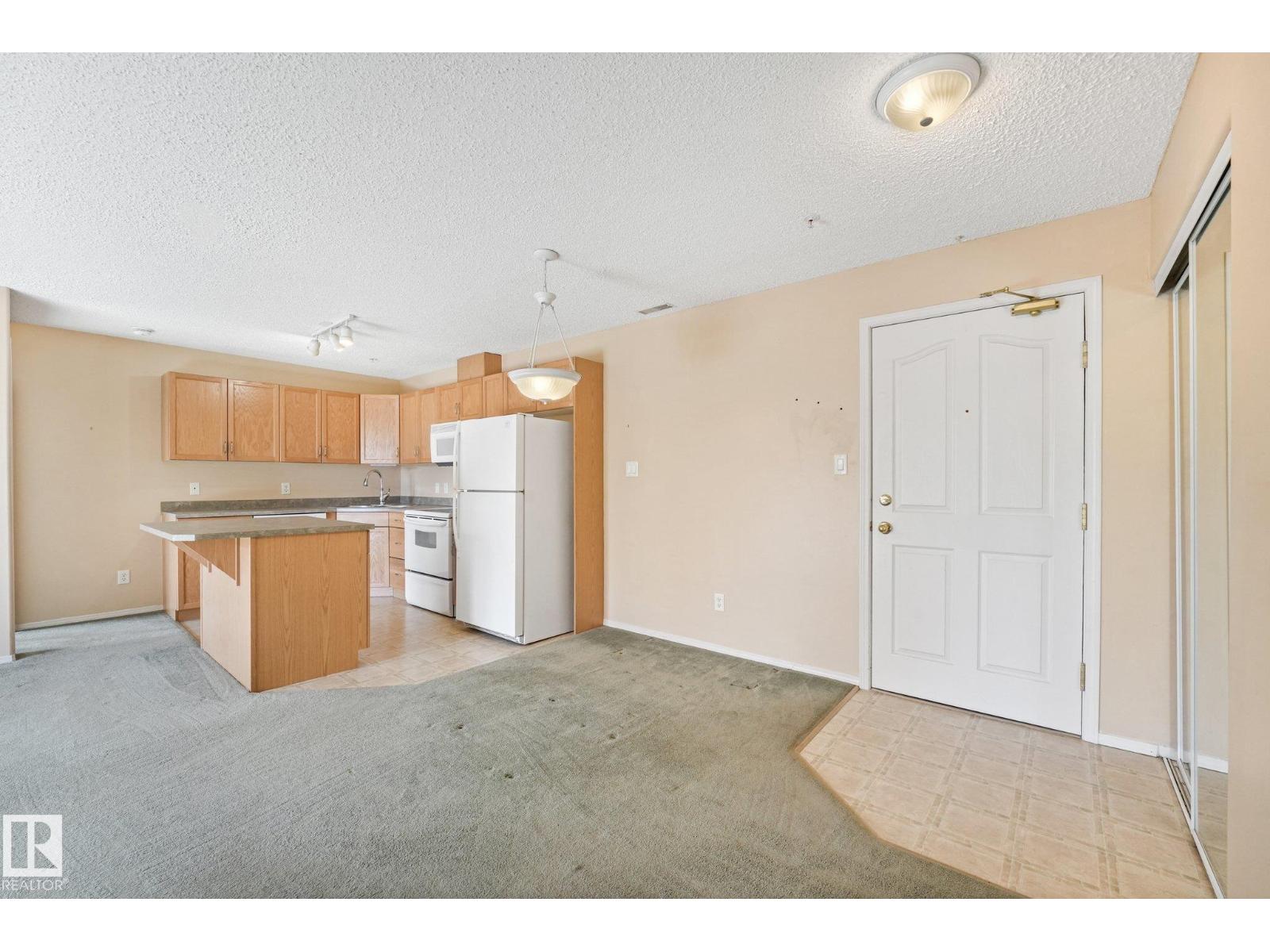#204 16303 95 St Nw Property Photo 14