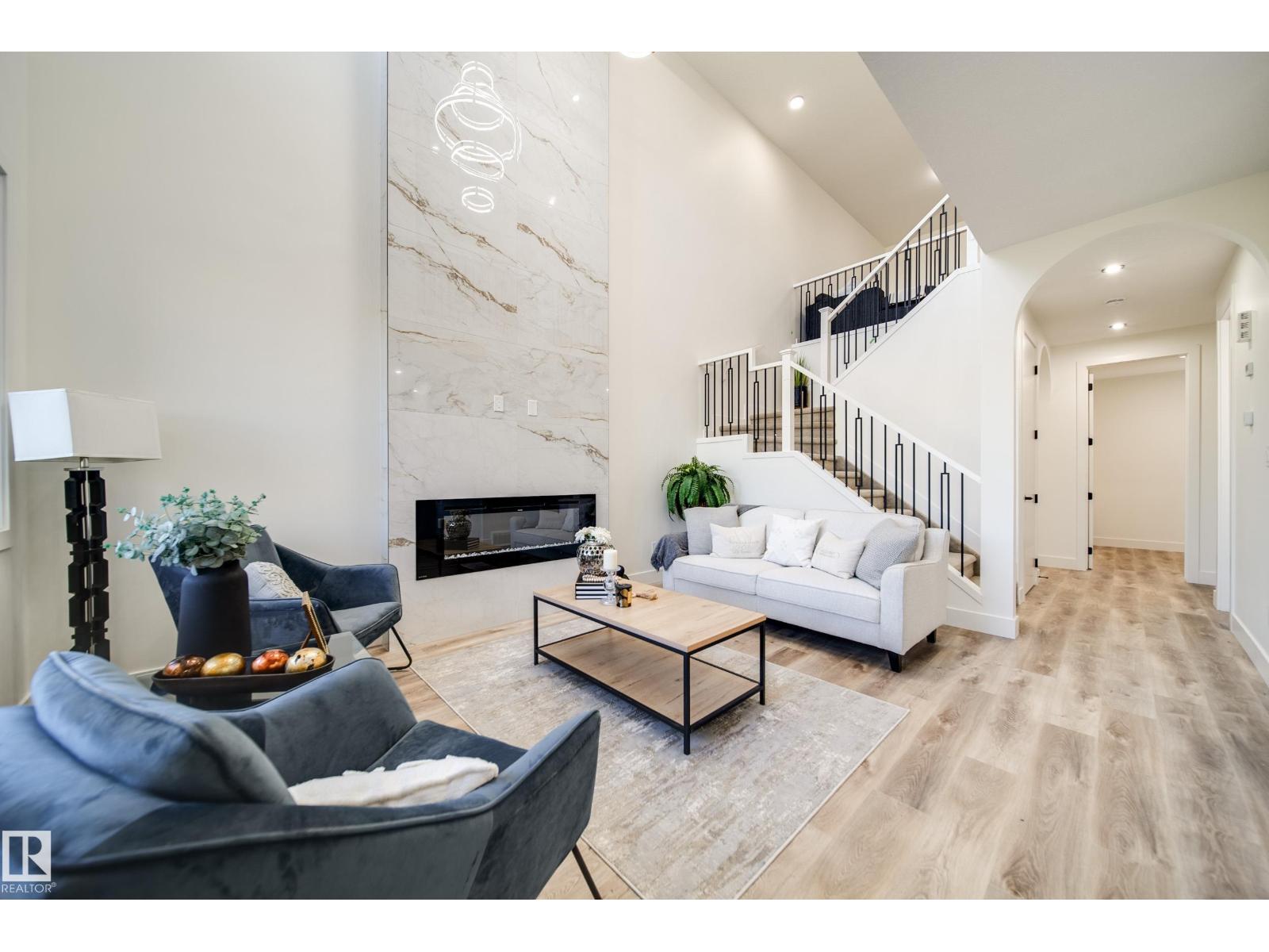 8752 183 Av Nw Property Photo 1