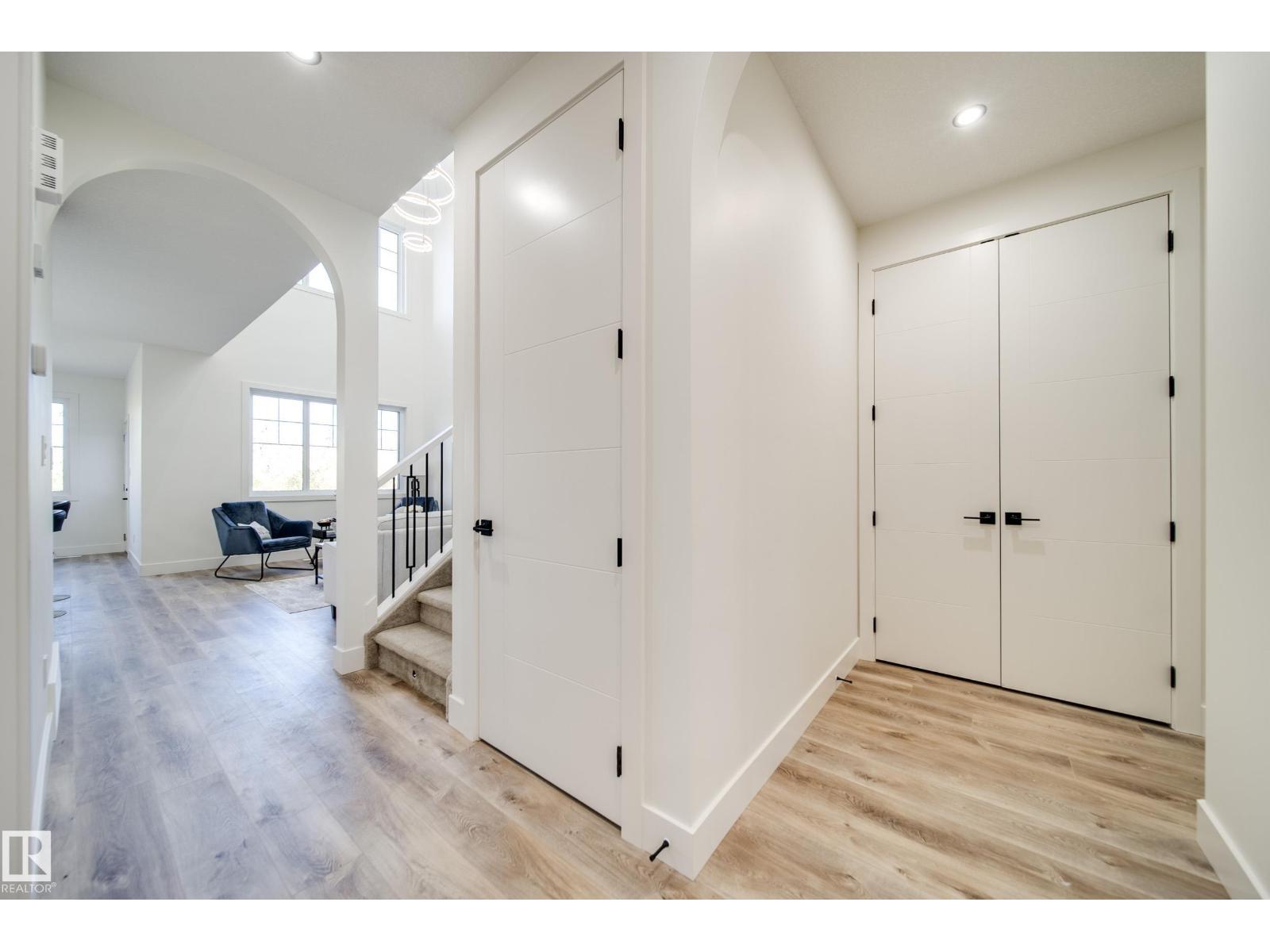 8752 183 Av Nw Property Photo 3