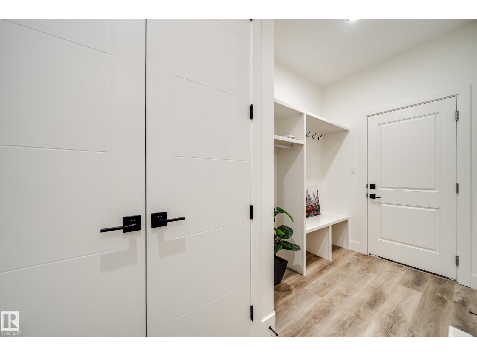 8752 183 Av Nw Property Photo 5