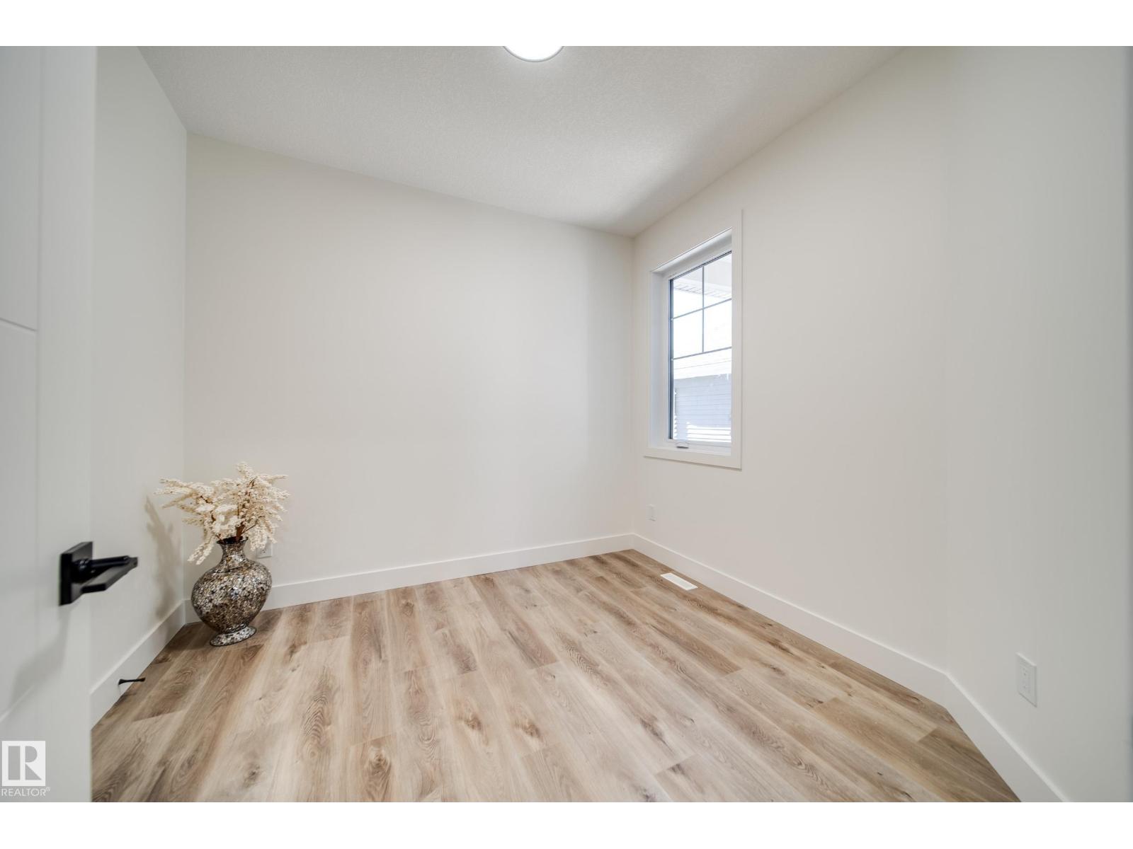 8752 183 Av Nw Property Photo 6