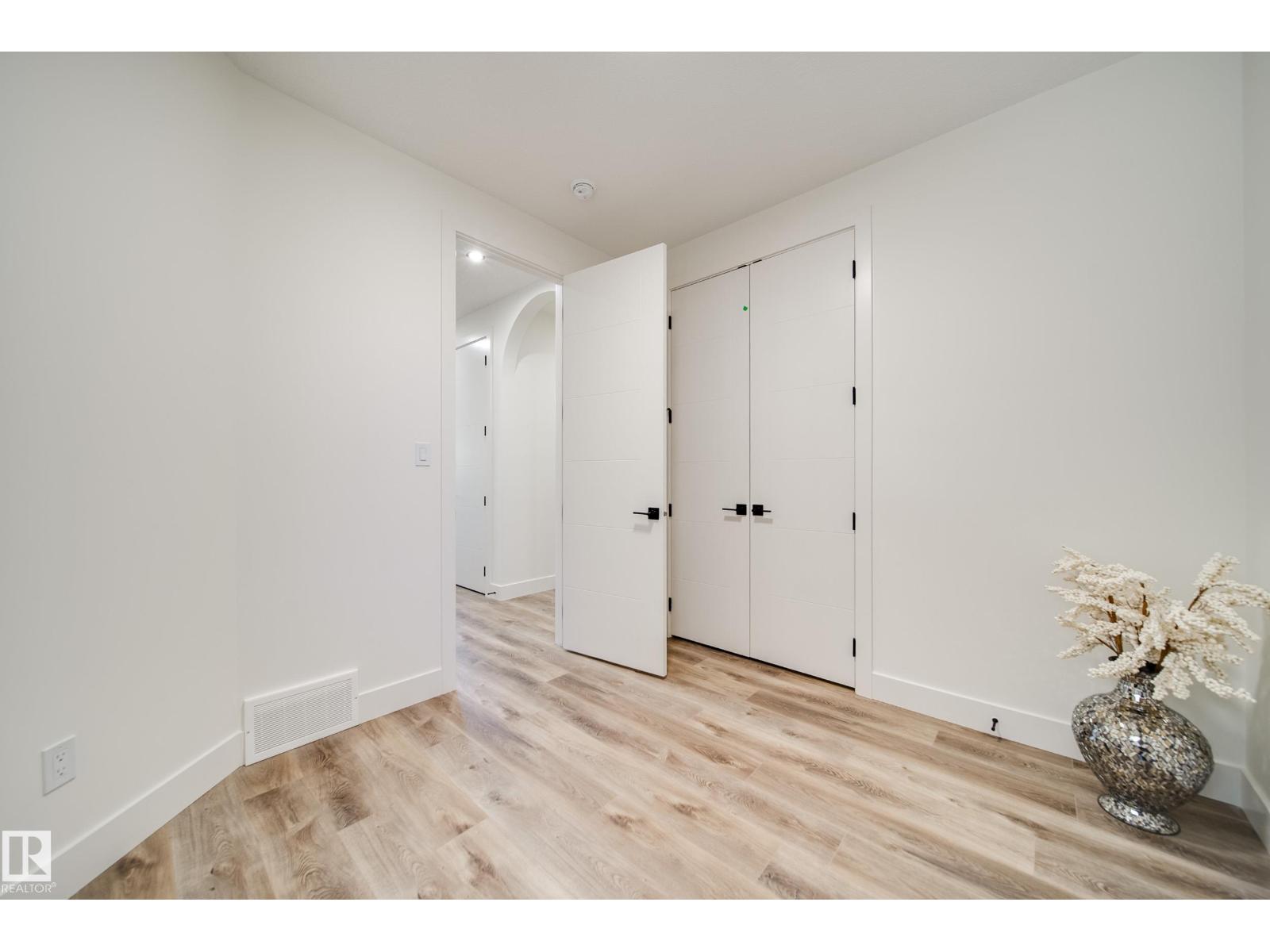 8752 183 Av Nw Property Photo 7