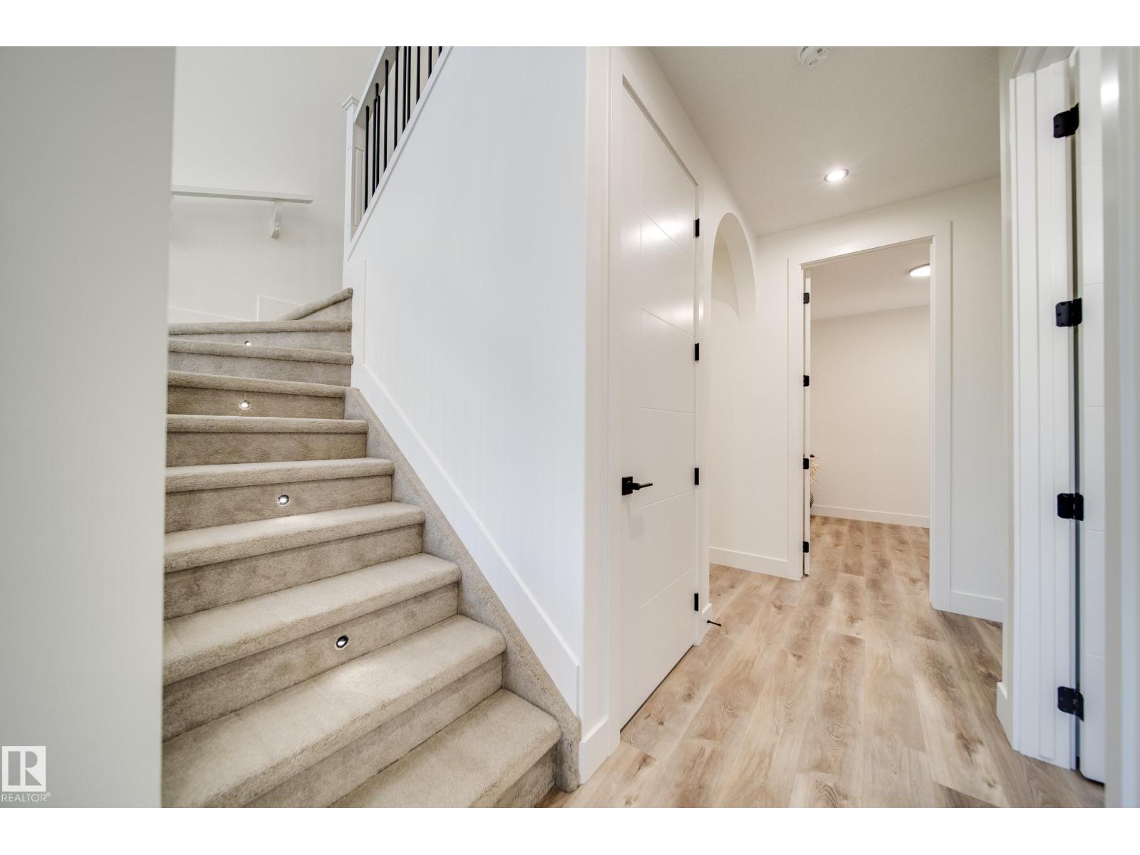 8752 183 Av Nw Property Photo 9