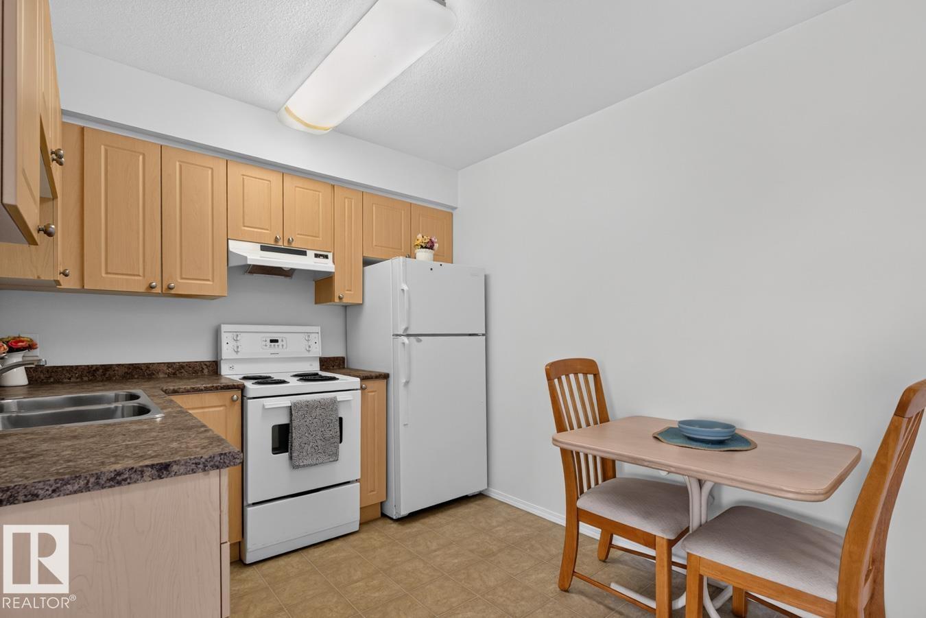 #323 8802 Southfort Property Photo 4