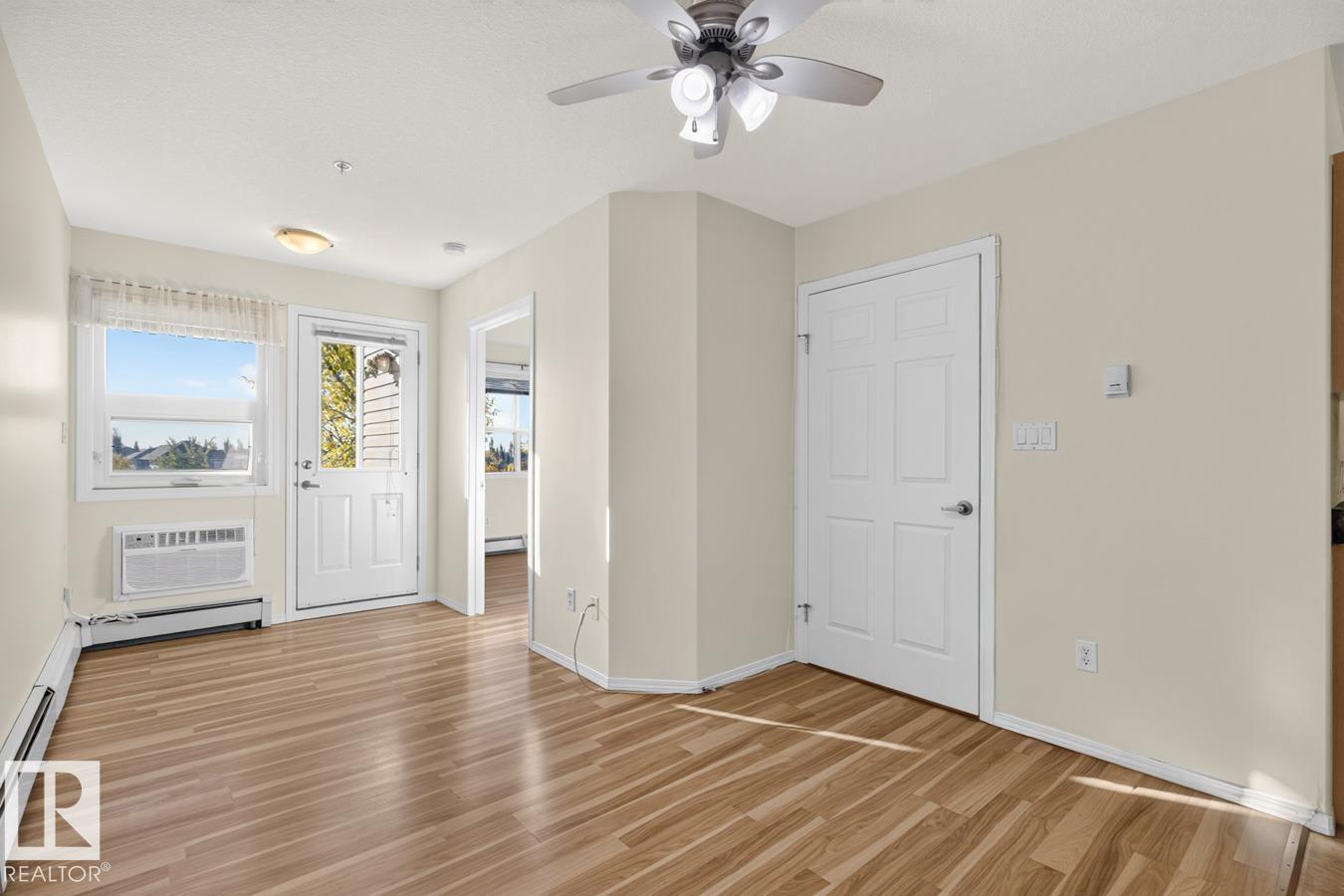 #323 8802 Southfort Property Photo 7