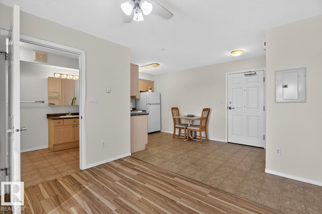 #323 8802 Southfort Property Photo 11